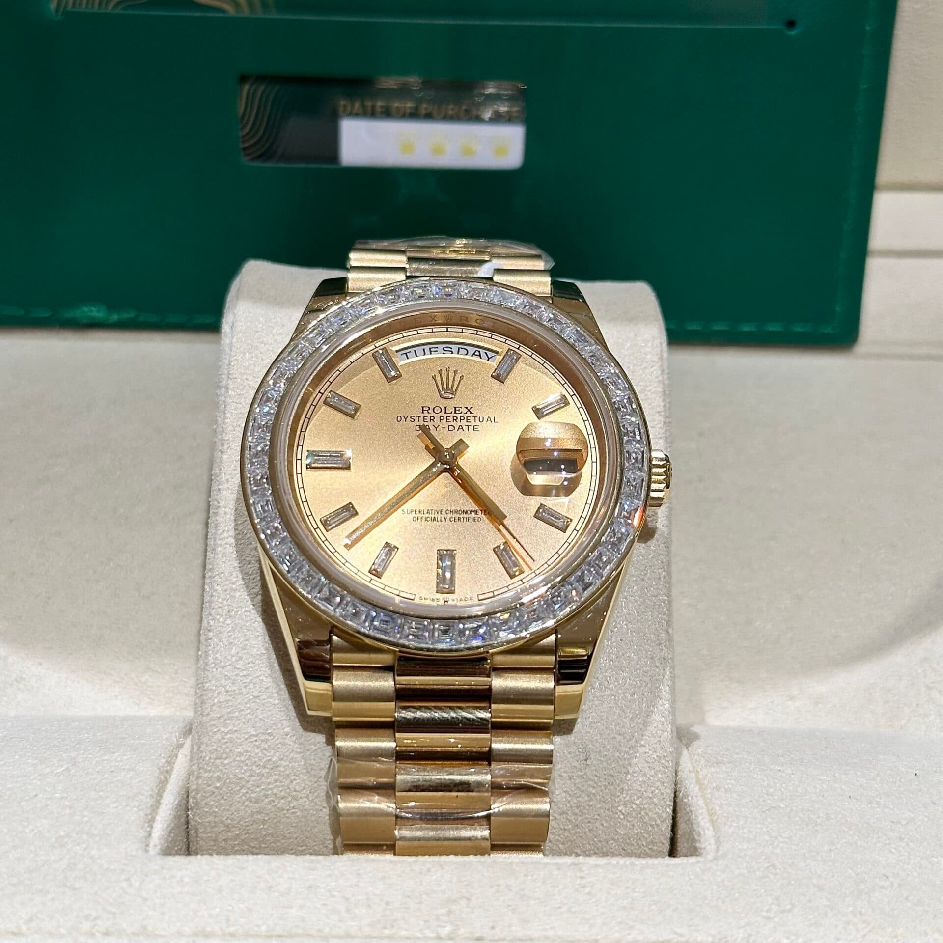 Dong-Ho-Rolex-Day-Date-Boc-Vang-Do-Kim-Cuong-Moissanite-Baguette-40mm-3-1
