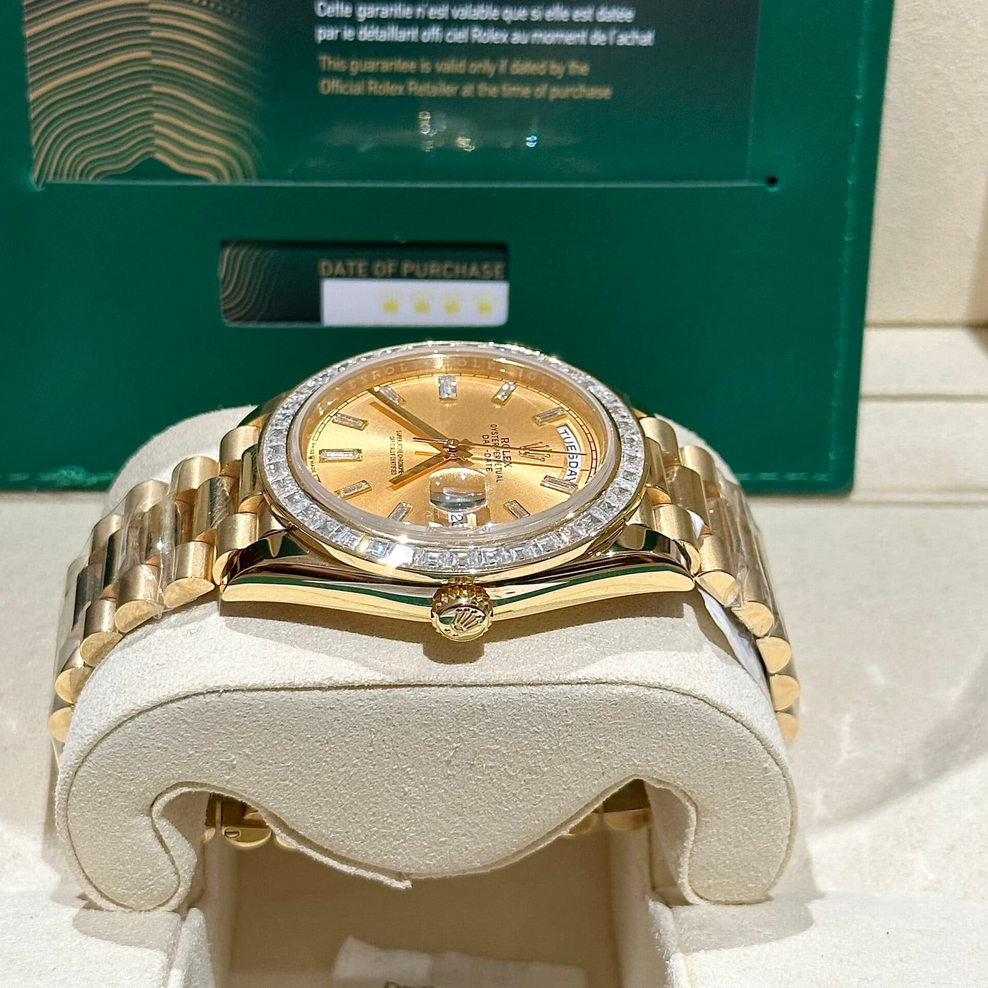 Dong-Ho-Rolex-Day-Date-Boc-Vang-Do-Kim-Cuong-Moissanite-Baguette-40mm-5-1