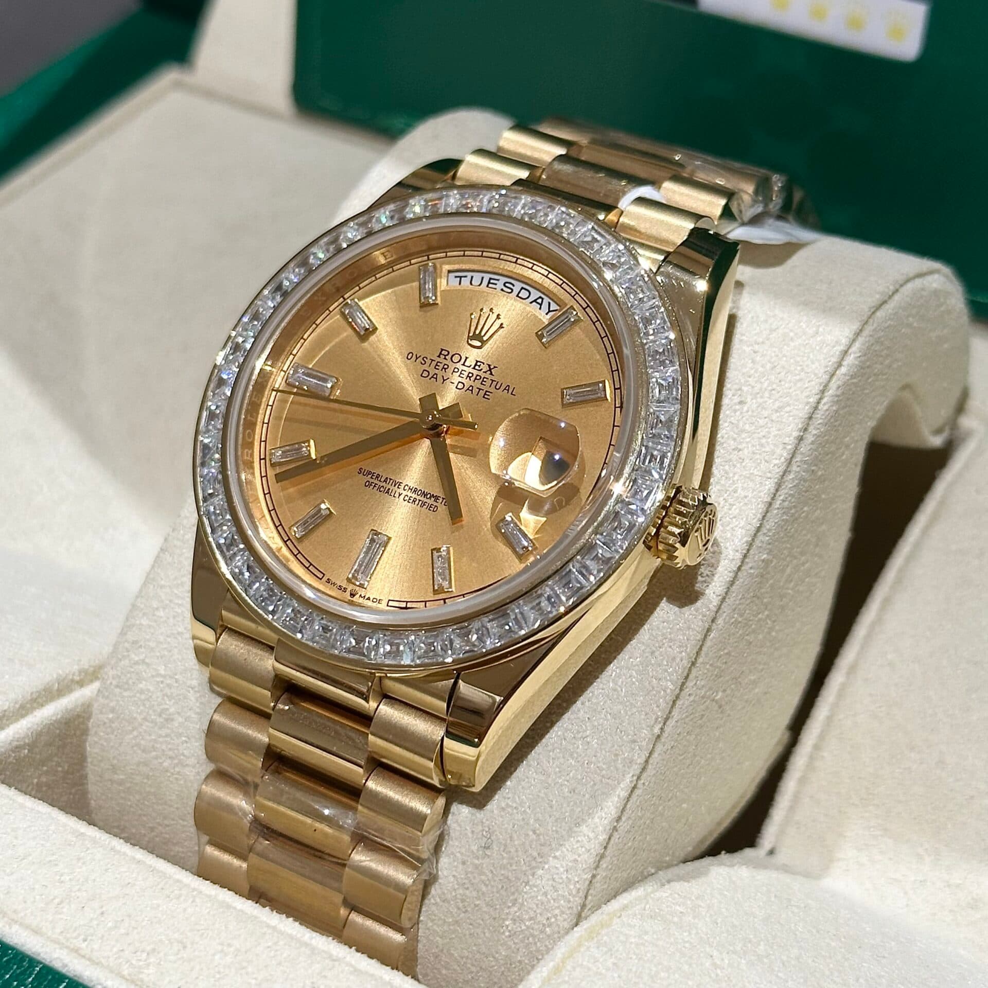 Dong-Ho-Rolex-Day-Date-Boc-Vang-Do-Kim-Cuong-Moissanite-Baguette-40mm-7-1