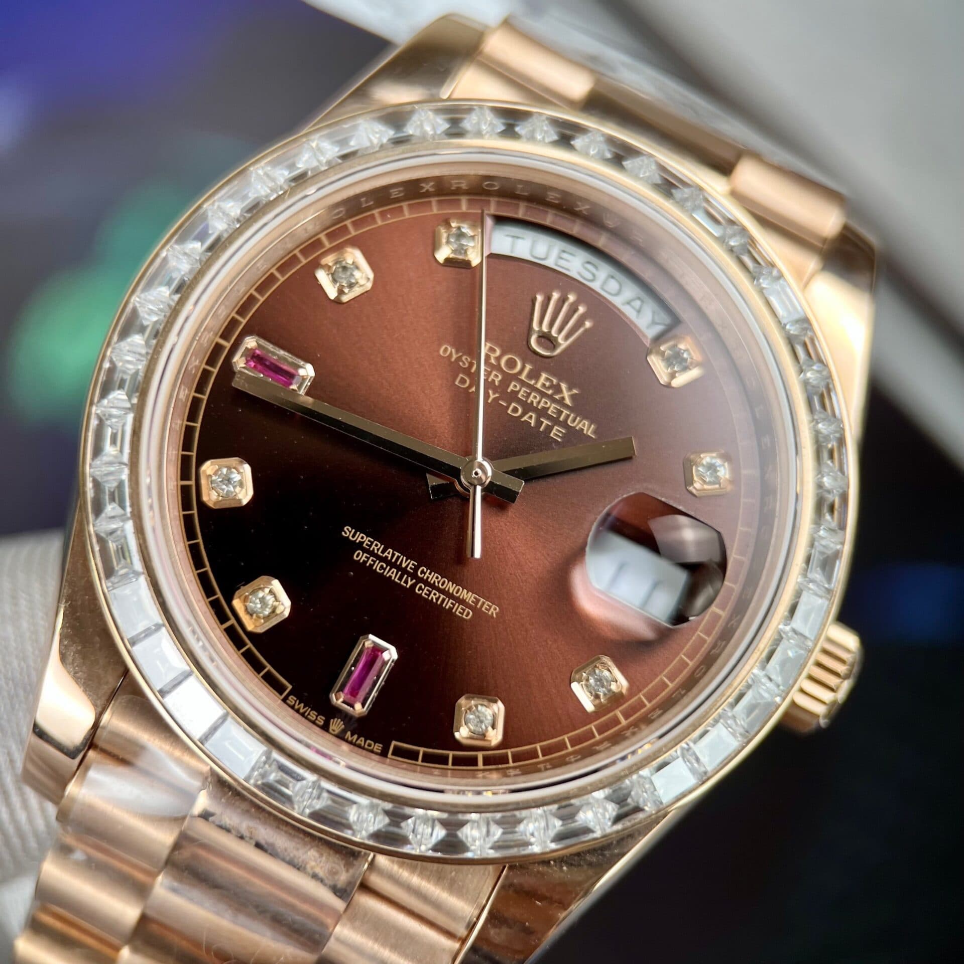 Dong-Ho-Rolex-Day-Date-Boc-Vang-Do-Kim-Cuong-Moissanite-Ruby-Do-40mm-4-1