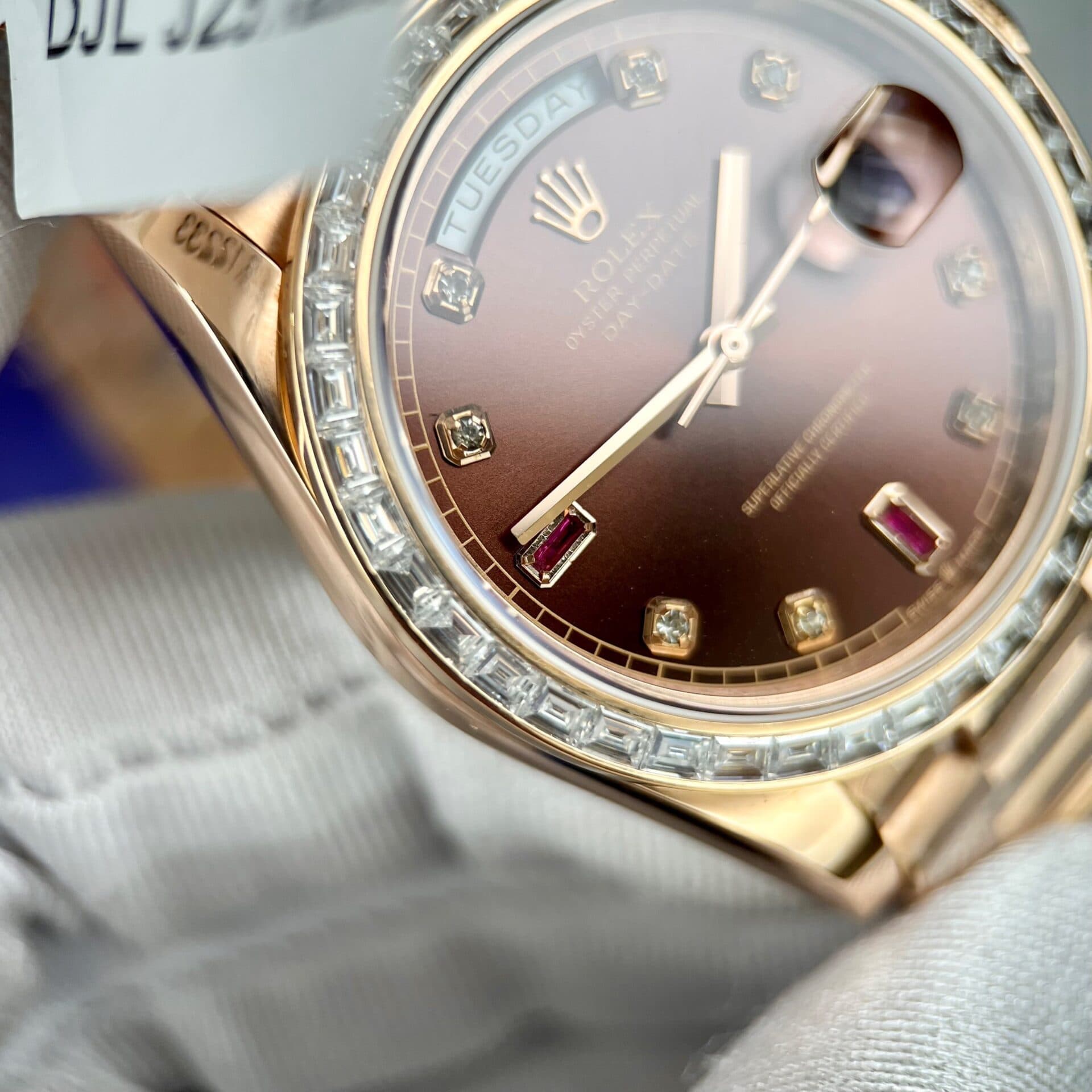 Dong-Ho-Rolex-Day-Date-Boc-Vang-Do-Kim-Cuong-Moissanite-Ruby-Do-40mm-7-1
