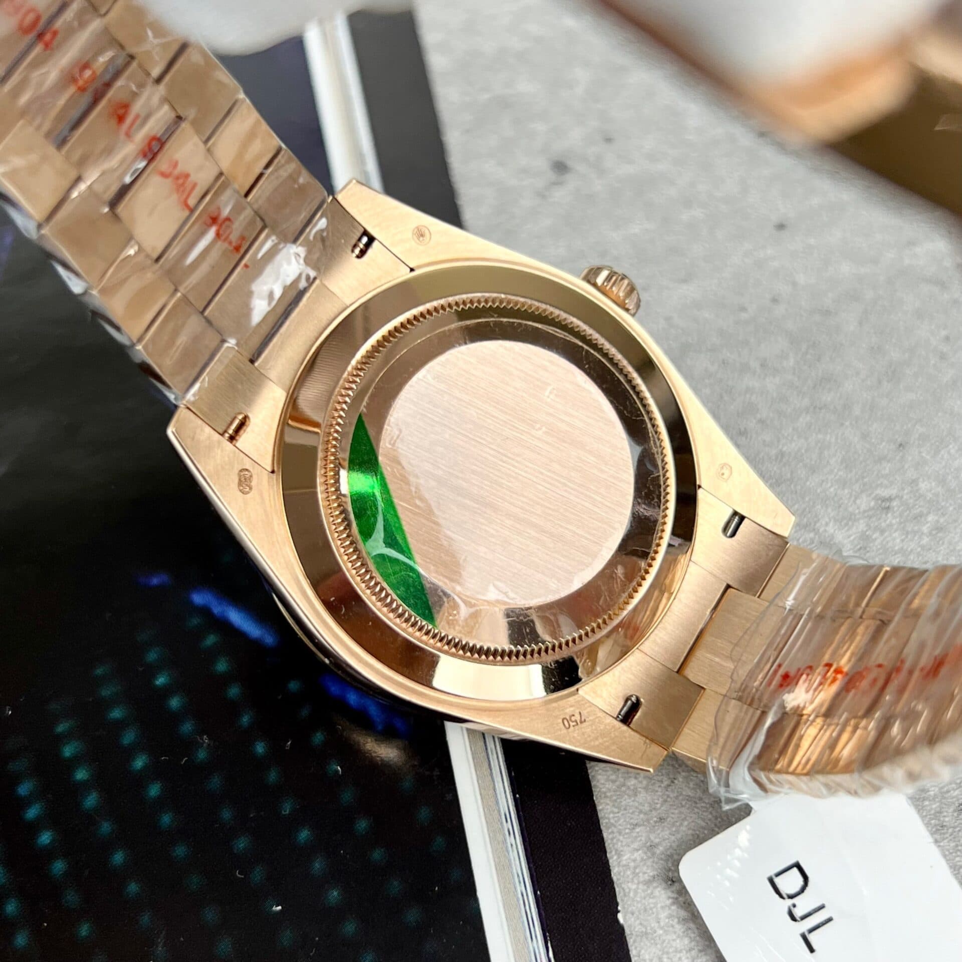 Dong-Ho-Rolex-Day-Date-Boc-Vang-Do-Kim-Cuong-Moissanite-Ruby-Do-40mm-9-1
