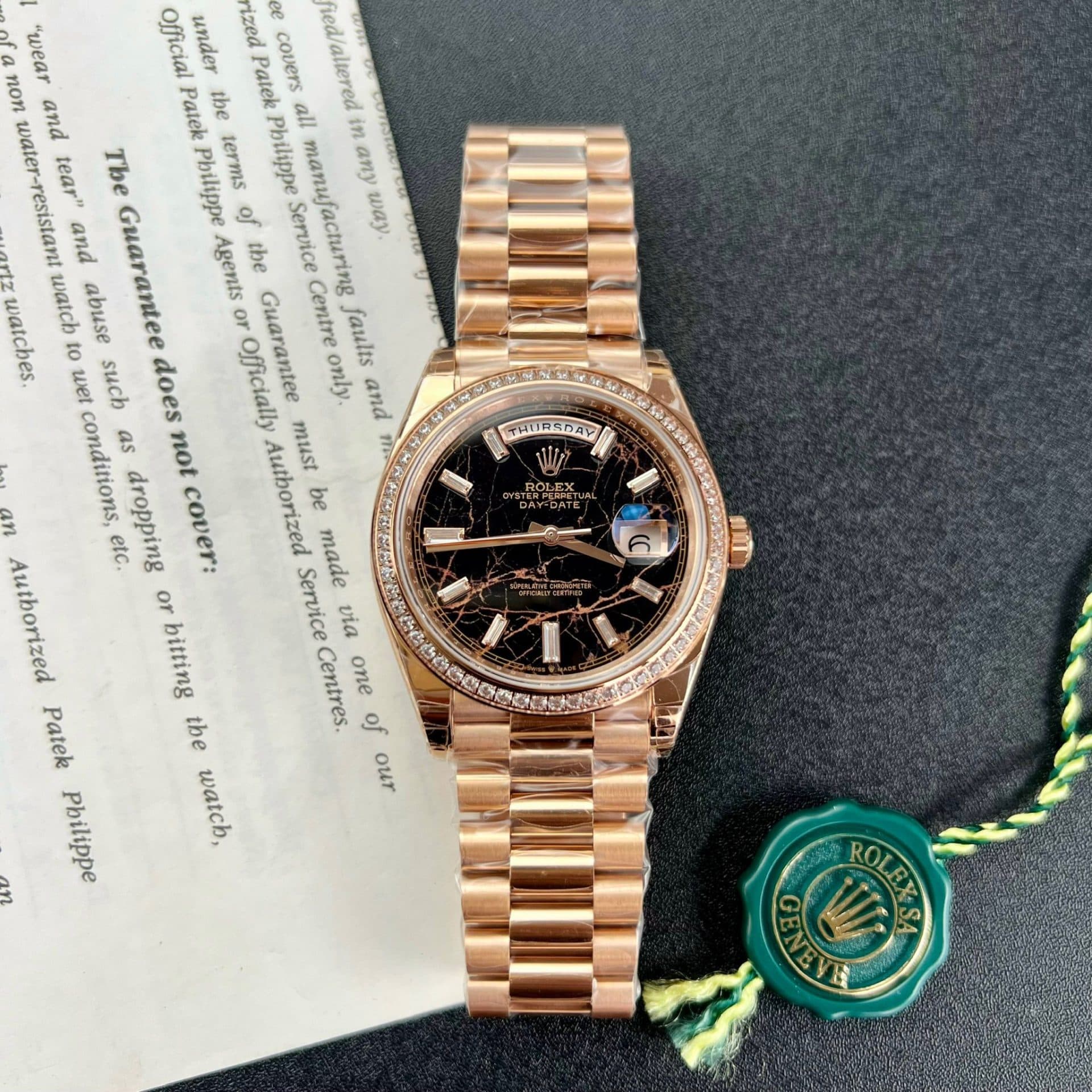 Dong-Ho-Rolex-Day-Date-Boc-Vang-Do-Moissanite-Mat-Nham-Thach-GS-158Grams-40mm-3-1
