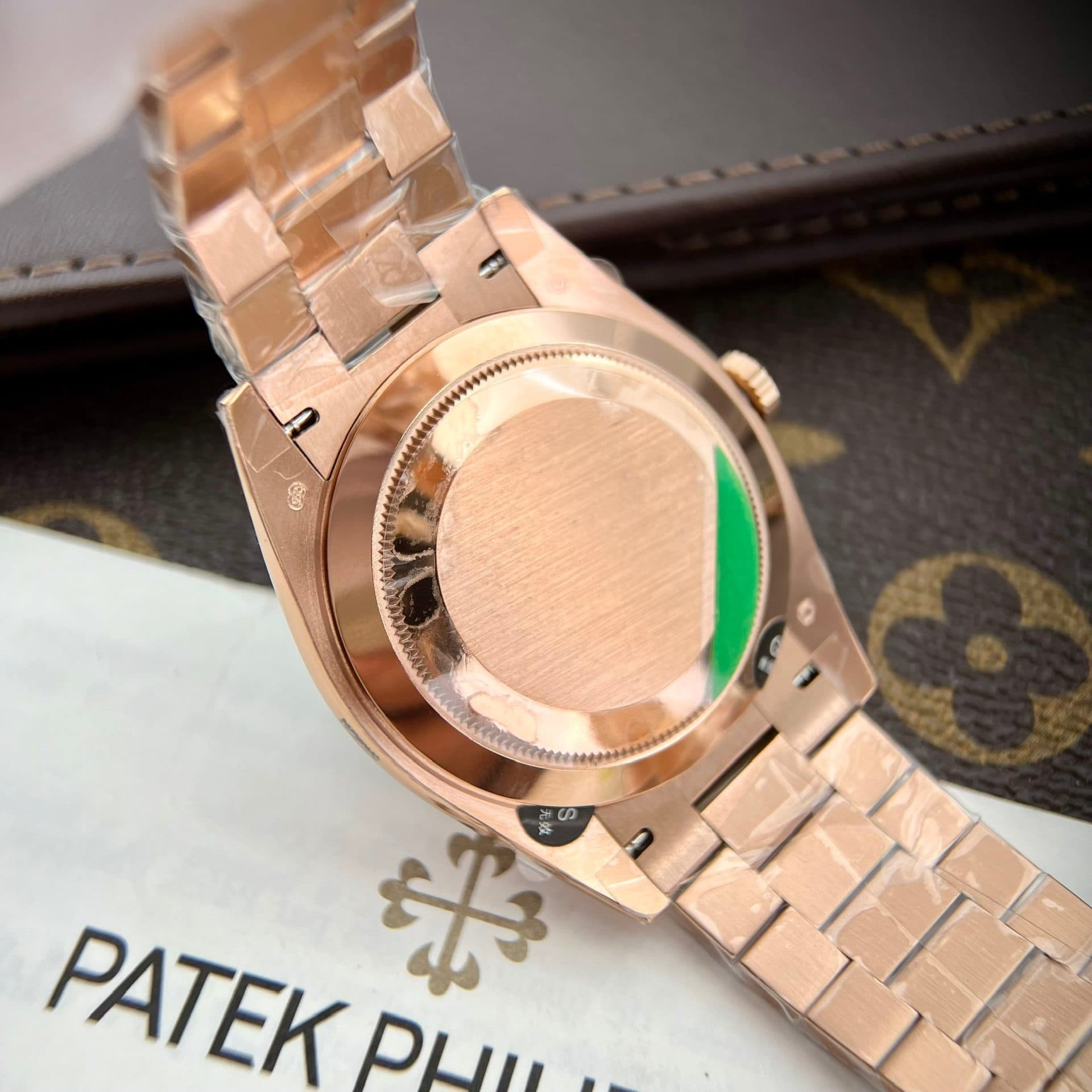 Dong-Ho-Rolex-Day-Date-Boc-Vang-Do-Moissanite-Mat-Nham-Thach-GS-158Grams-40mm-8-1