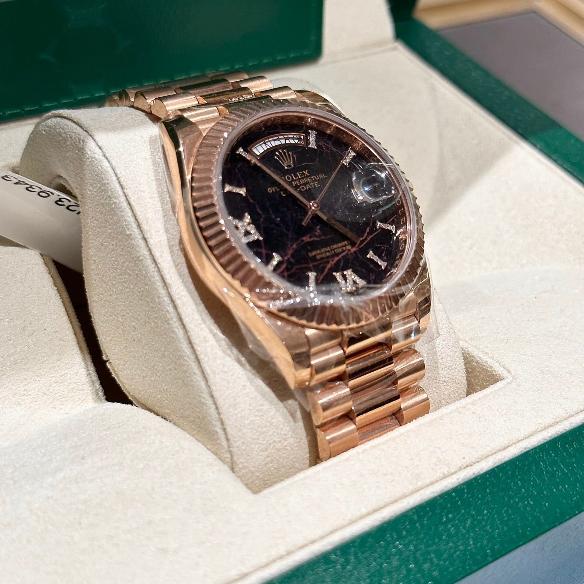 Dong-Ho-Rolex-Day-Date-Boc-Vang-Hong-Mat-Nham-Thach-40mm-2-1