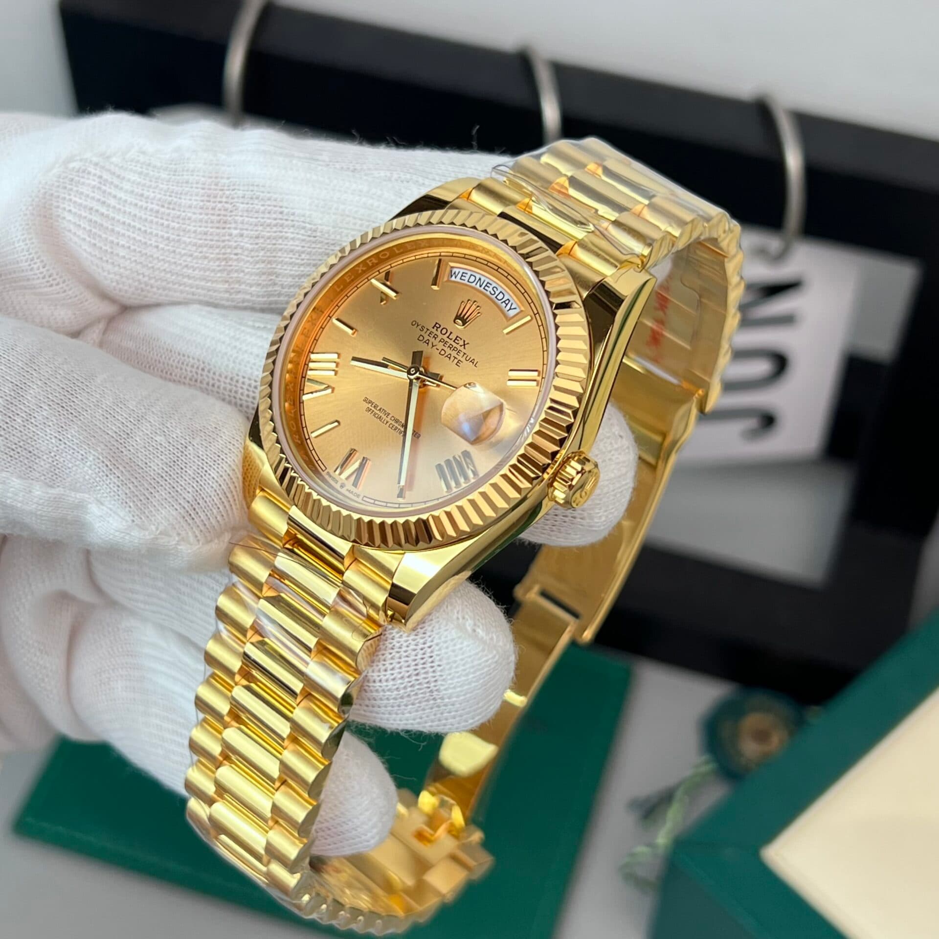 Dong-Ho-Rolex-Day-Date-Boc-Vang-Mat-So-Vang-Champagne-GM-V2-11-1