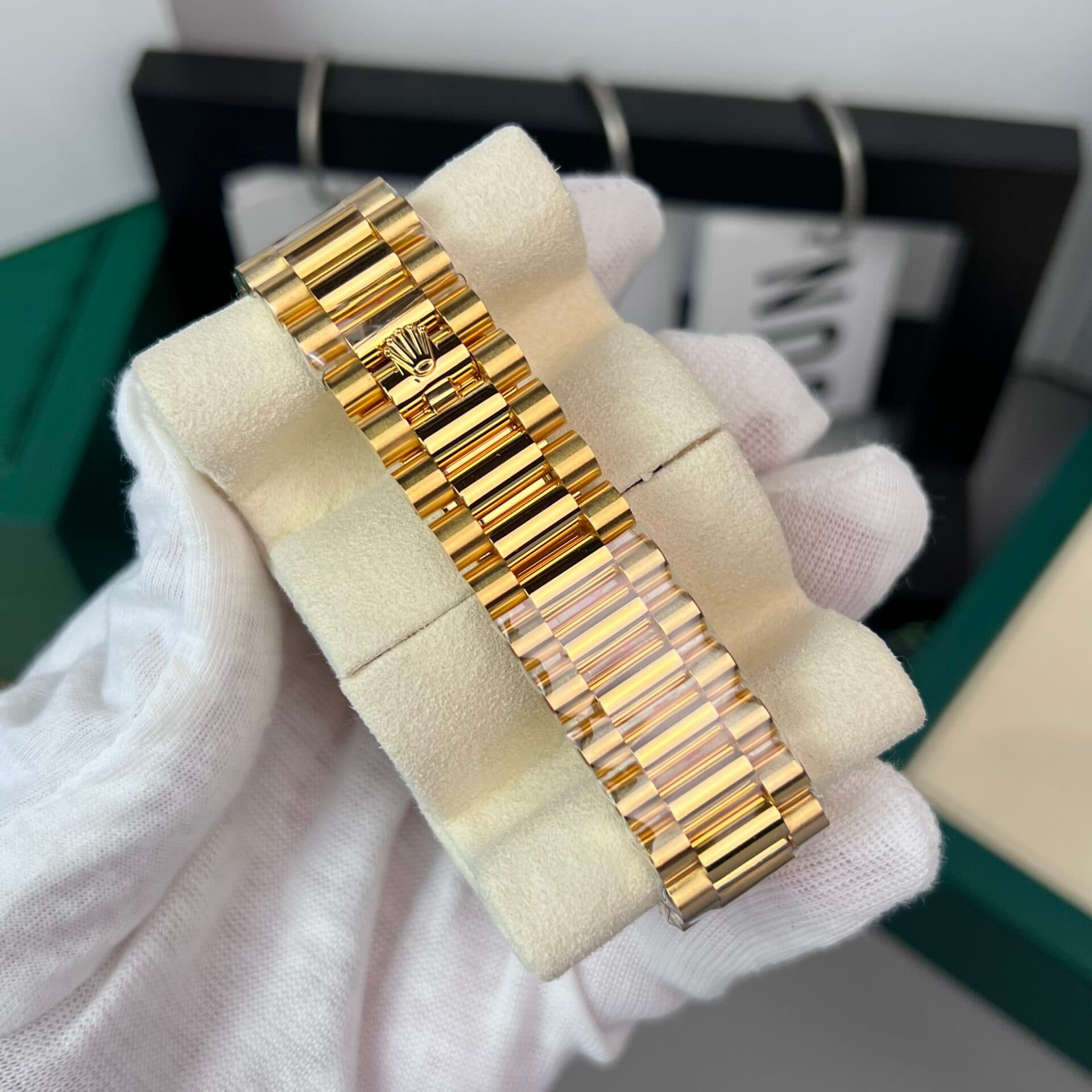 Dong-Ho-Rolex-Day-Date-Boc-Vang-Mat-So-Vang-Champagne-GM-V2-7-1