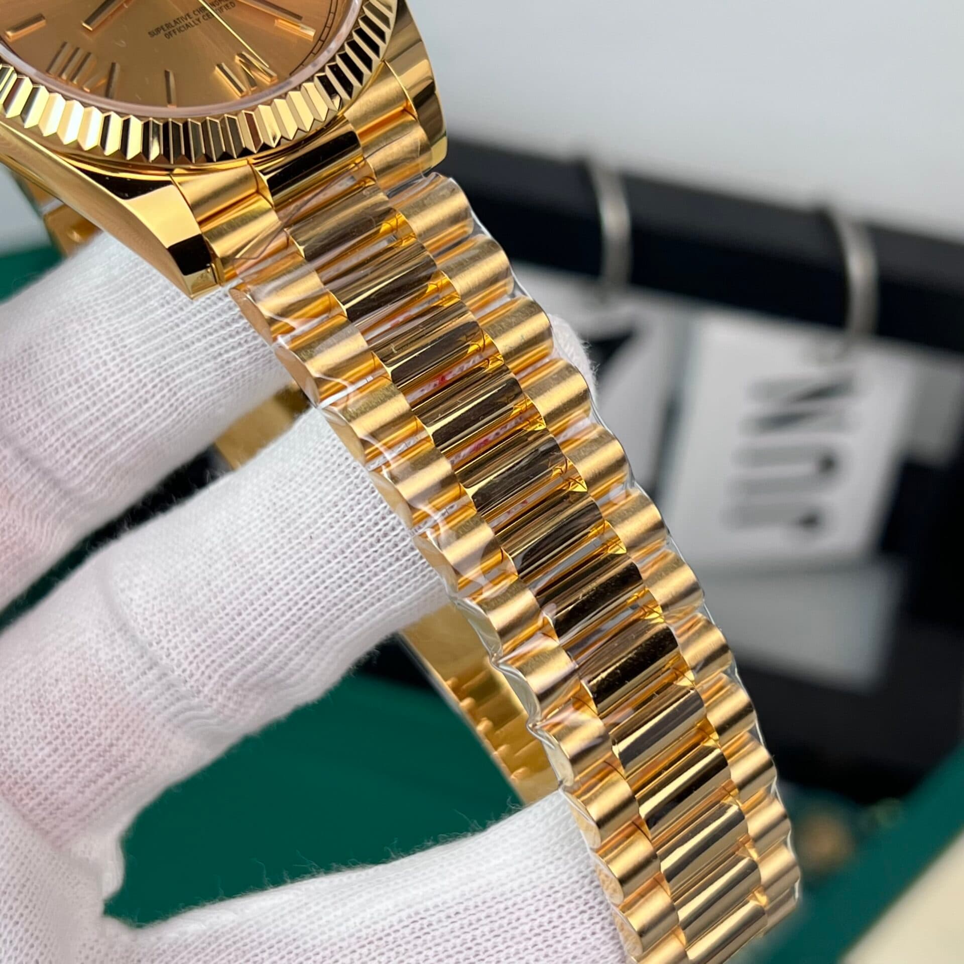 Dong-Ho-Rolex-Day-Date-Boc-Vang-Mat-So-Vang-Champagne-GM-V2-8-1