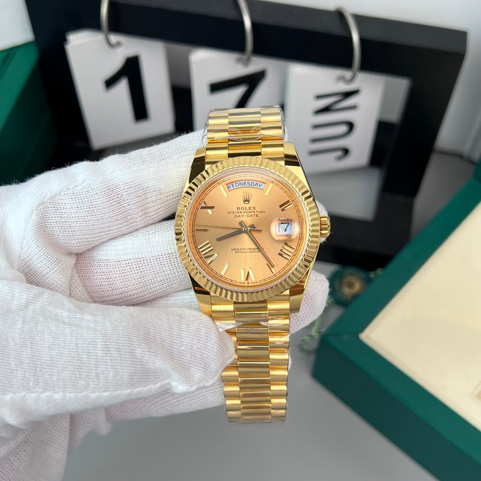 Dong-Ho-Rolex-Day-Date-Boc-Vang-Mat-So-Vang-Champagne-GM-V2-9-1