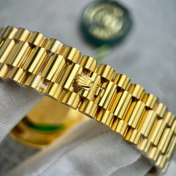 Dong-Ho-Rolex-Day-Date-Boc-Vang-That-Do-Kim-Cuong-Moissanite-GM-V2-40mm-2-1