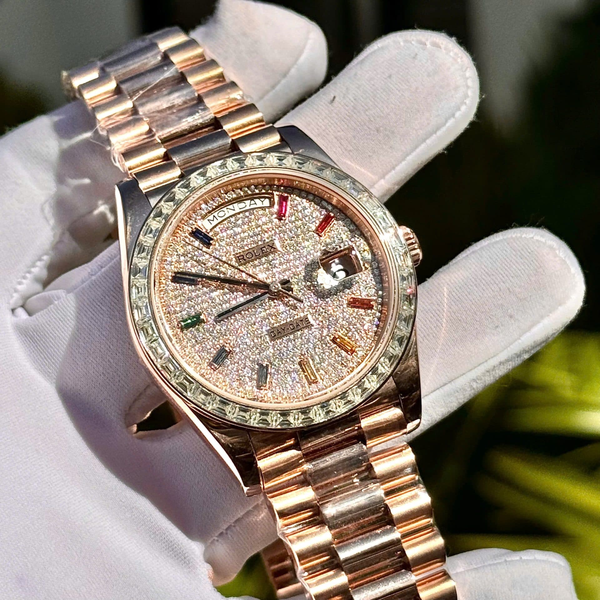 Dong-Ho-Rolex-Day-Date-Che-Tac-Boc-Vang-Dinh-Kim-Cuong-Moissanite-Baguette-Hong-Kong-40mm-3-1