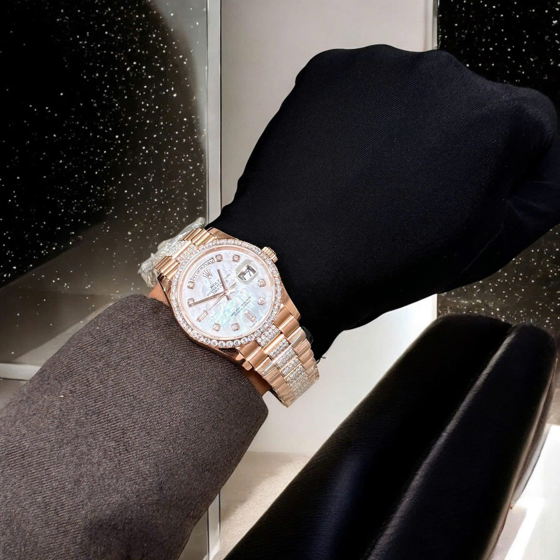Dong-Ho-Rolex-Day-Date-Che-Tac-Boc-Vang-Dinh-Kim-Cuong-Moissanite-Hong-Kong-36mm-10-1