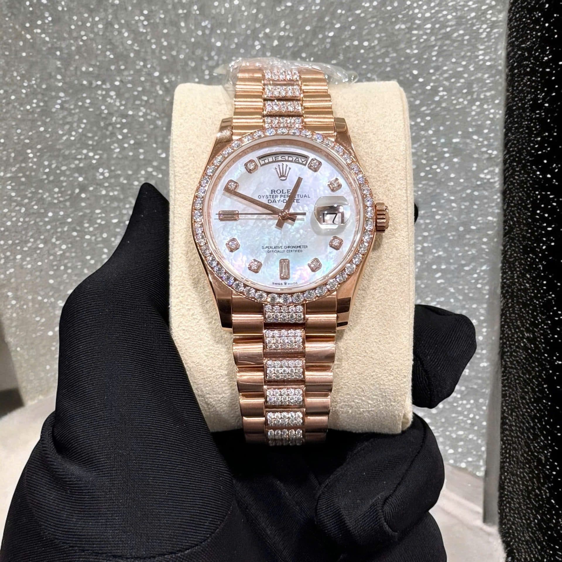 Dong-Ho-Rolex-Day-Date-Che-Tac-Boc-Vang-Dinh-Kim-Cuong-Moissanite-Hong-Kong-36mm-2-1