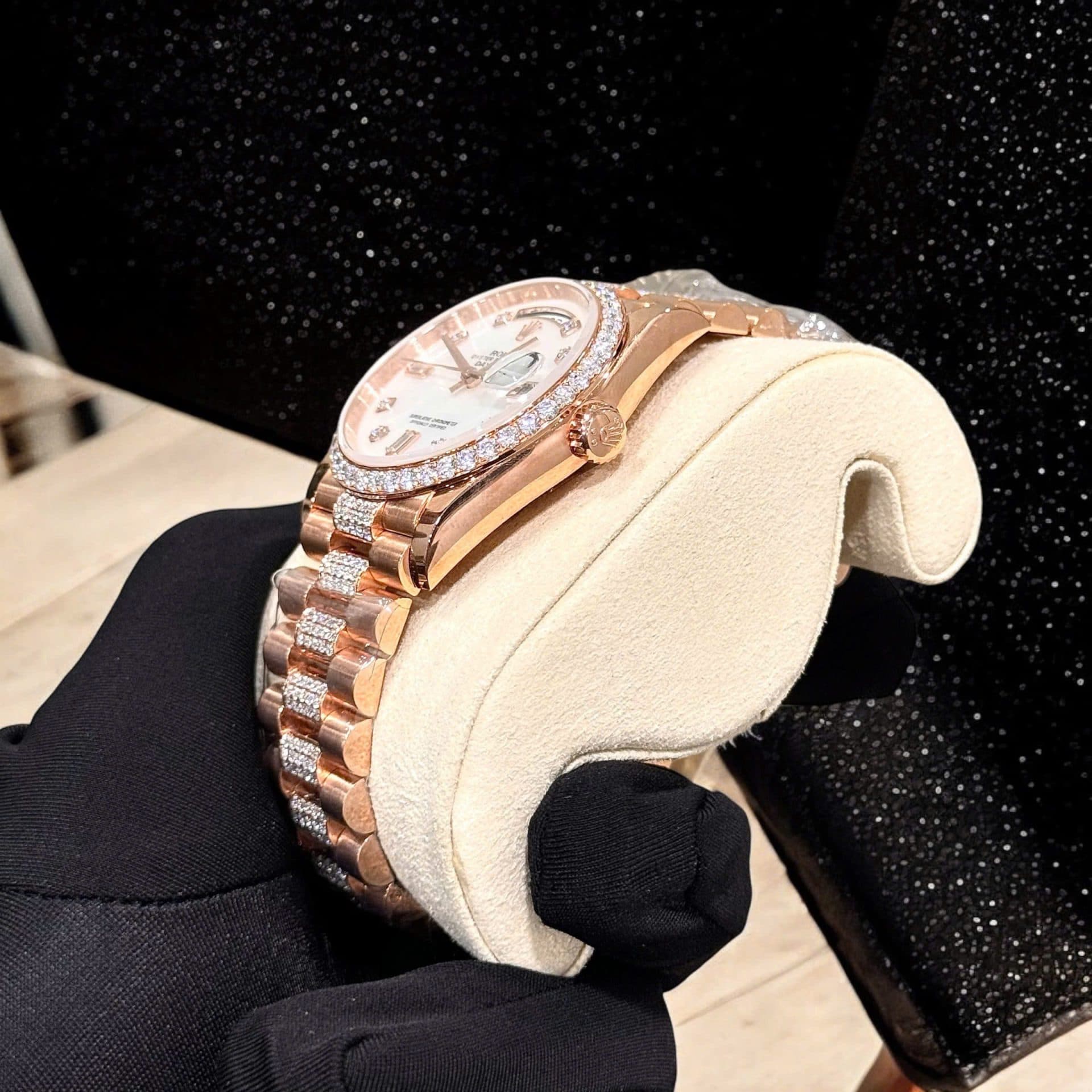 Dong-Ho-Rolex-Day-Date-Che-Tac-Boc-Vang-Dinh-Kim-Cuong-Moissanite-Hong-Kong-36mm-4-1