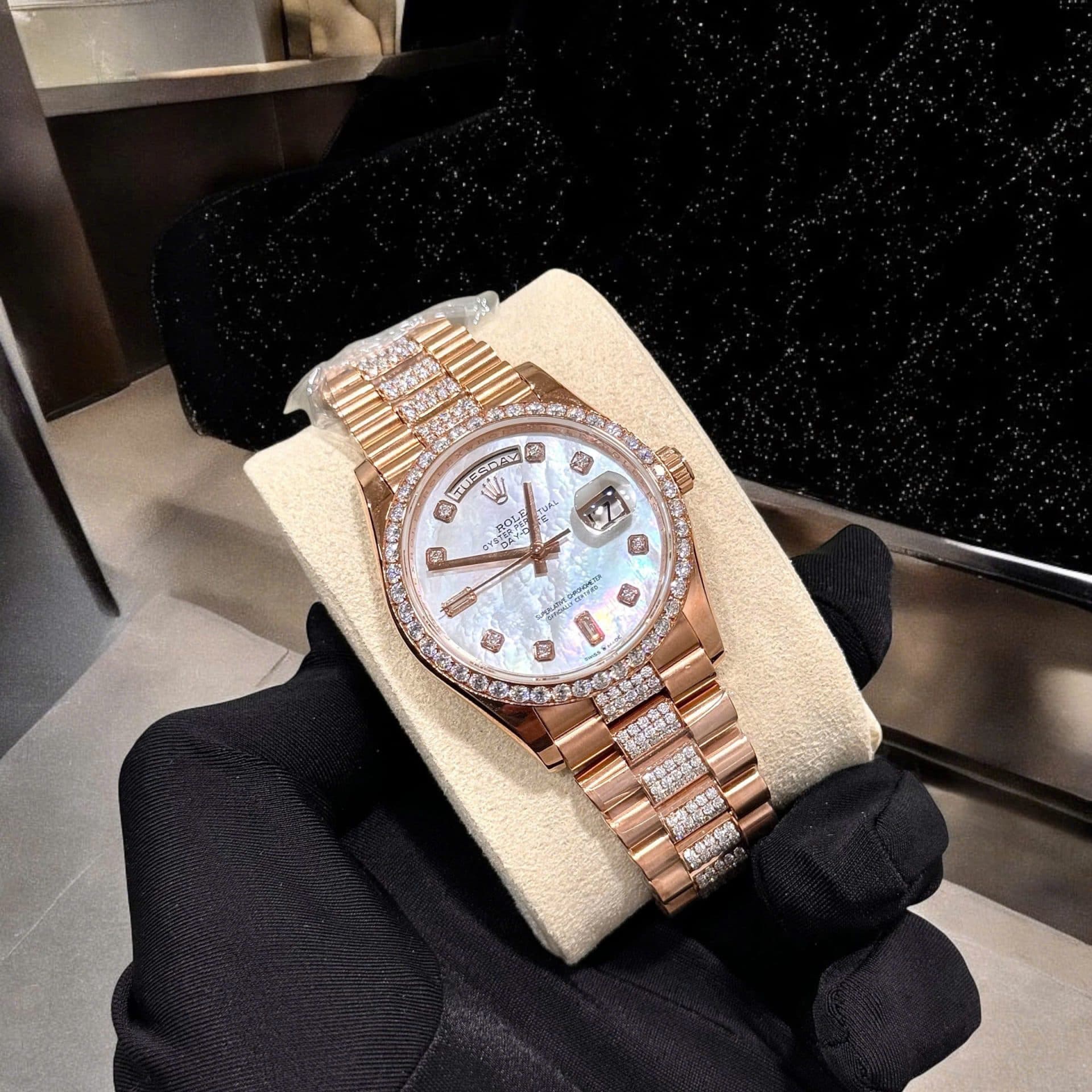 Dong-Ho-Rolex-Day-Date-Che-Tac-Boc-Vang-Dinh-Kim-Cuong-Moissanite-Hong-Kong-36mm-5-1