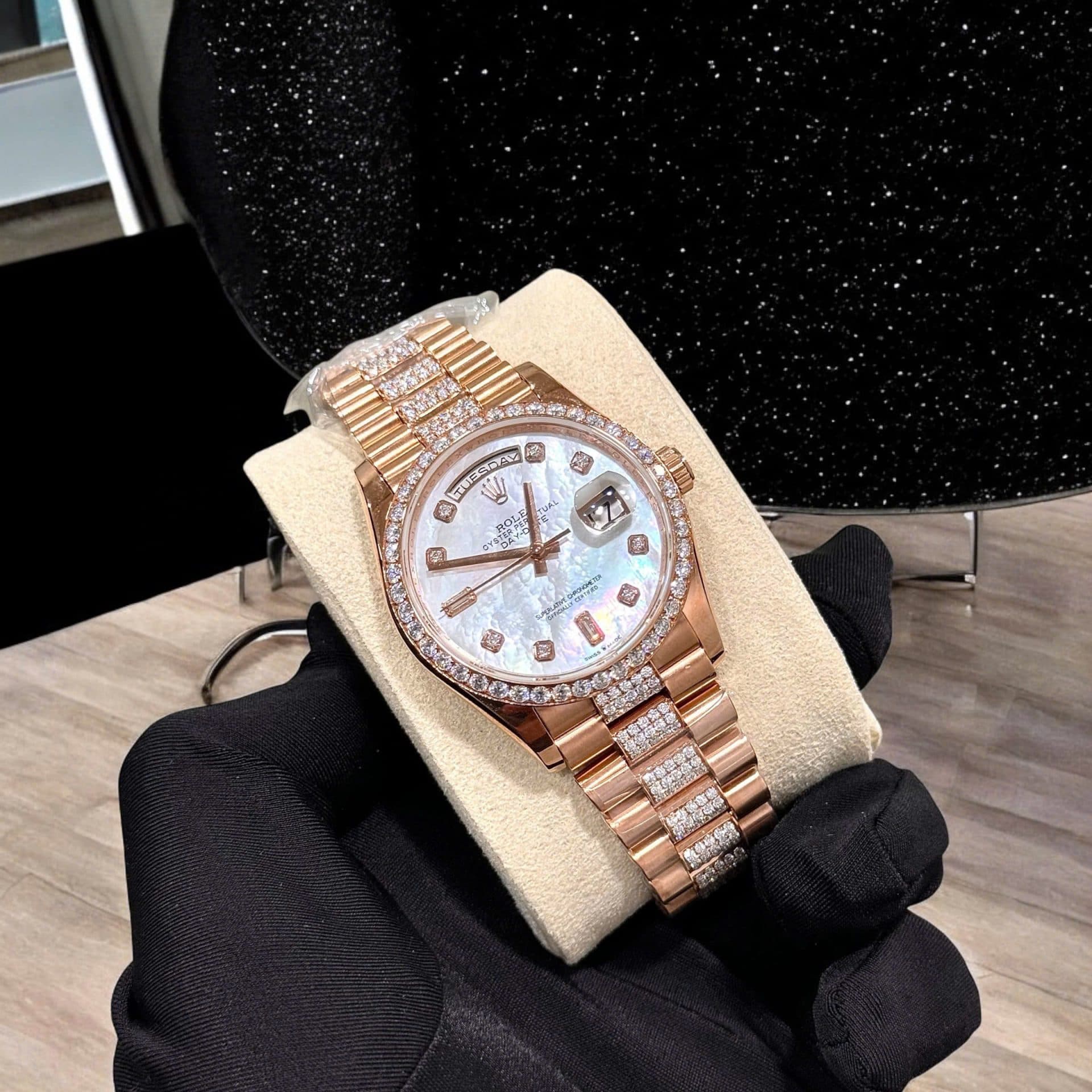 Dong-Ho-Rolex-Day-Date-Che-Tac-Boc-Vang-Dinh-Kim-Cuong-Moissanite-Hong-Kong-36mm-6-1