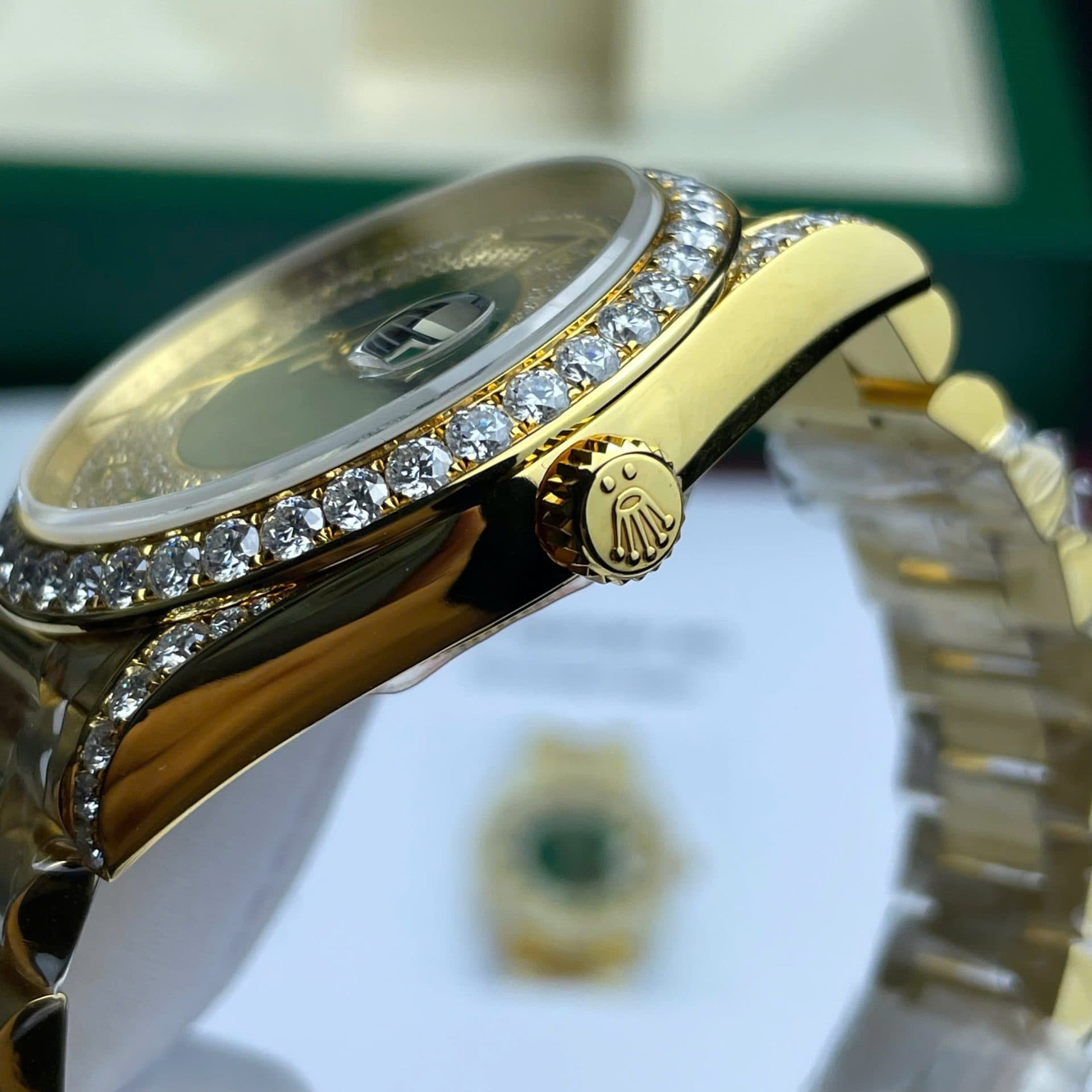 Dong-Ho-Rolex-Day-Date-Che-Tac-Boc-Vang-Dinh-Kim-Cuong-Moissanite-Trong-Luong-173-Gram-40mm-4-1