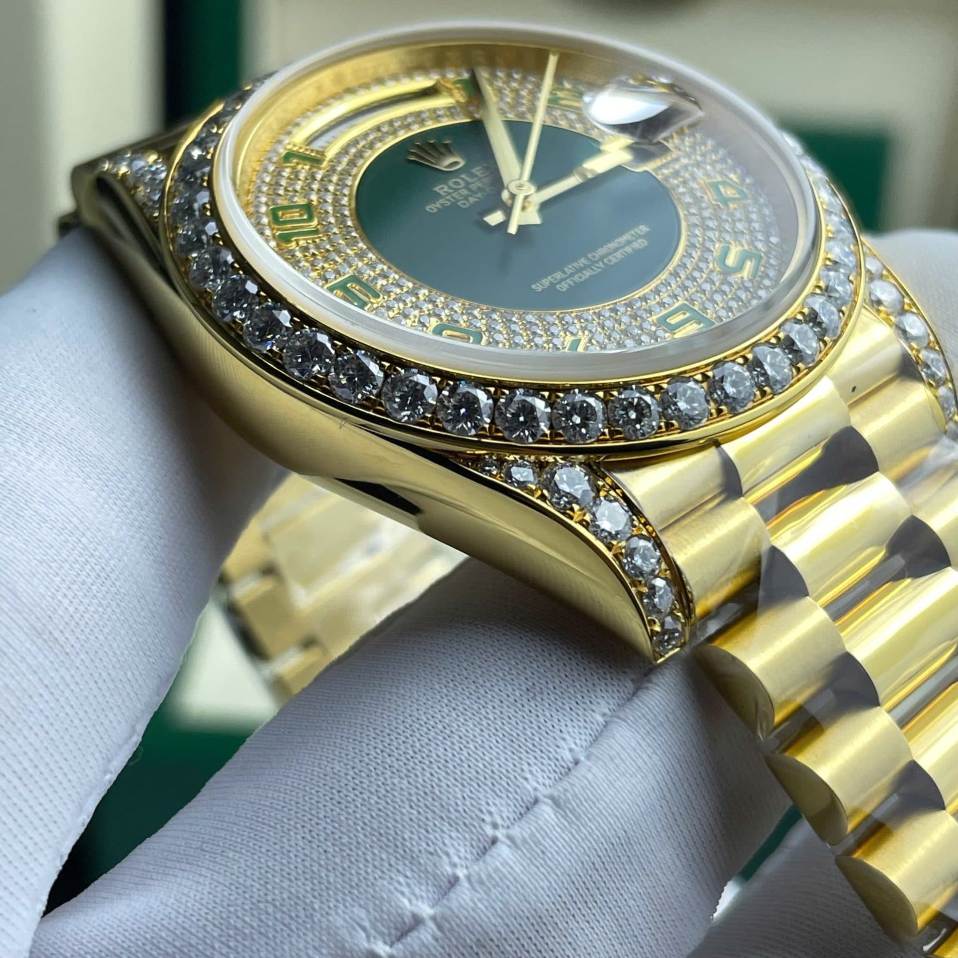 Dong-Ho-Rolex-Day-Date-Che-Tac-Boc-Vang-Dinh-Kim-Cuong-Moissanite-Trong-Luong-173-Gram-40mm-7-1