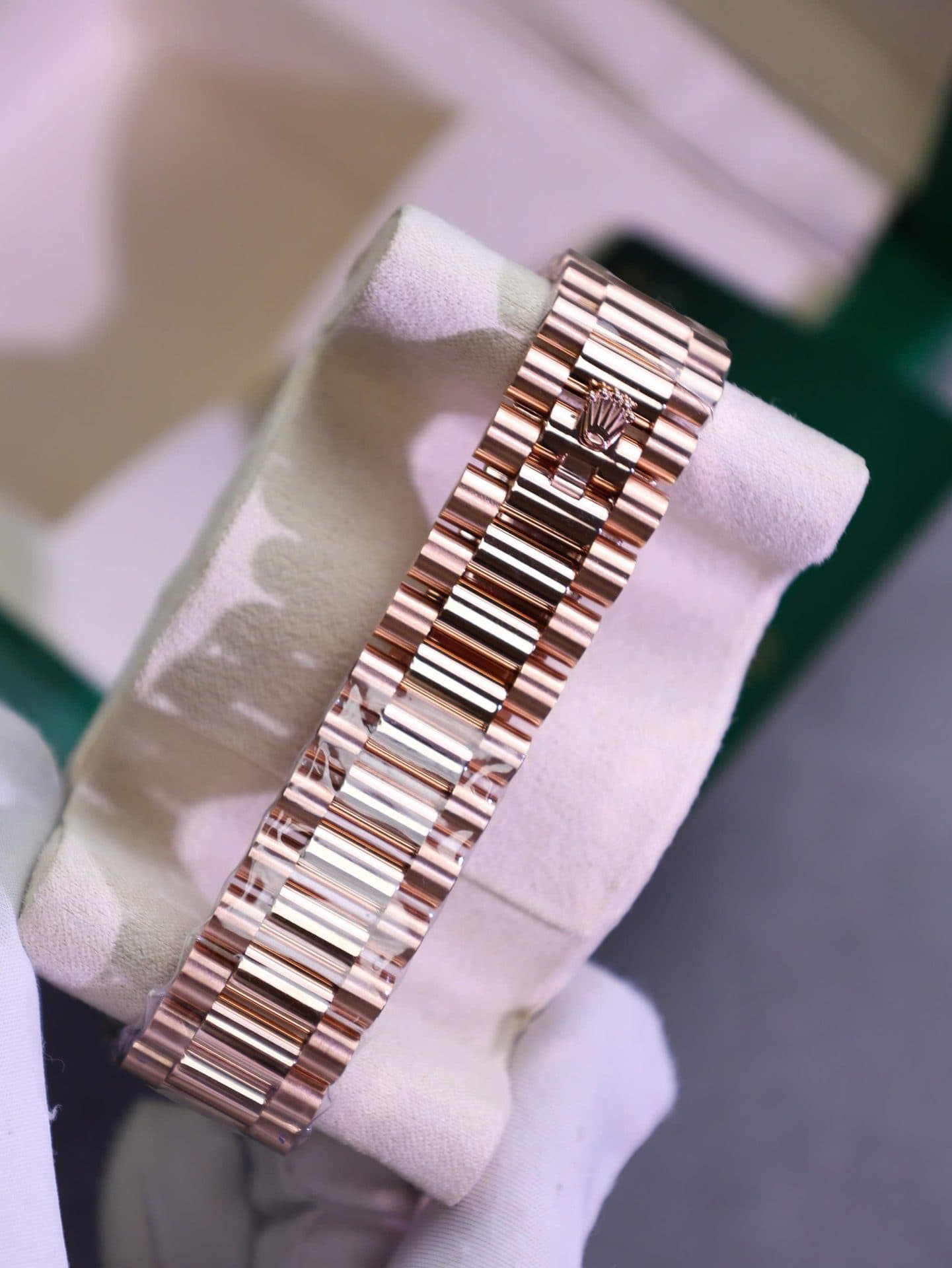 Dong-Ho-Rolex-Day-Date-Che-Tac-Kim-Cuong-Moissanite-Boc-Vang-Hong-18K-GMF-40mm-1-1