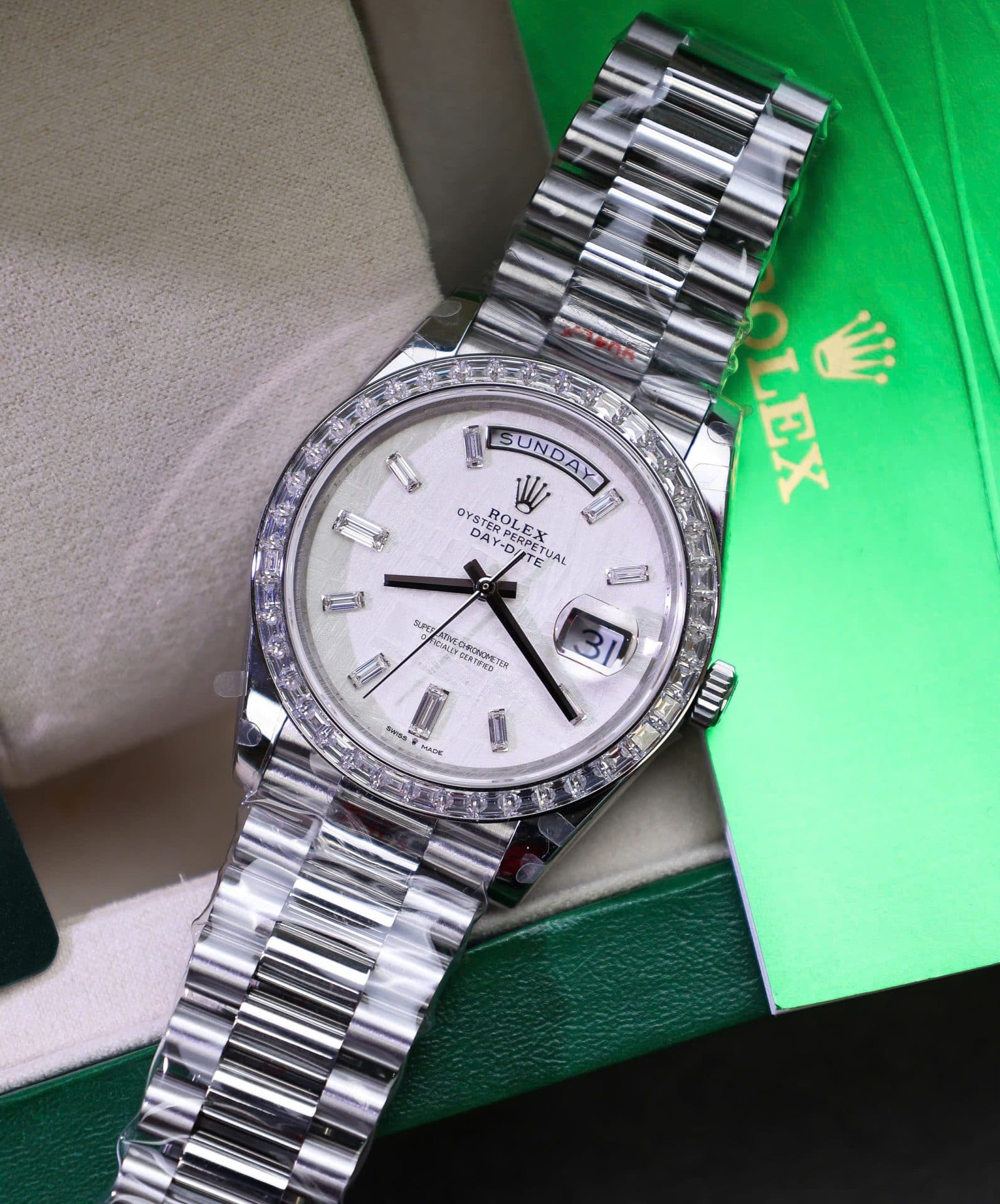 Dong-Ho-Rolex-Day-Date-Che-Tac-Mat-Thien-Thach-Coc-So-Vien-Do-Kim-Cuong-Moissanite-Baguette-40mm-3-1