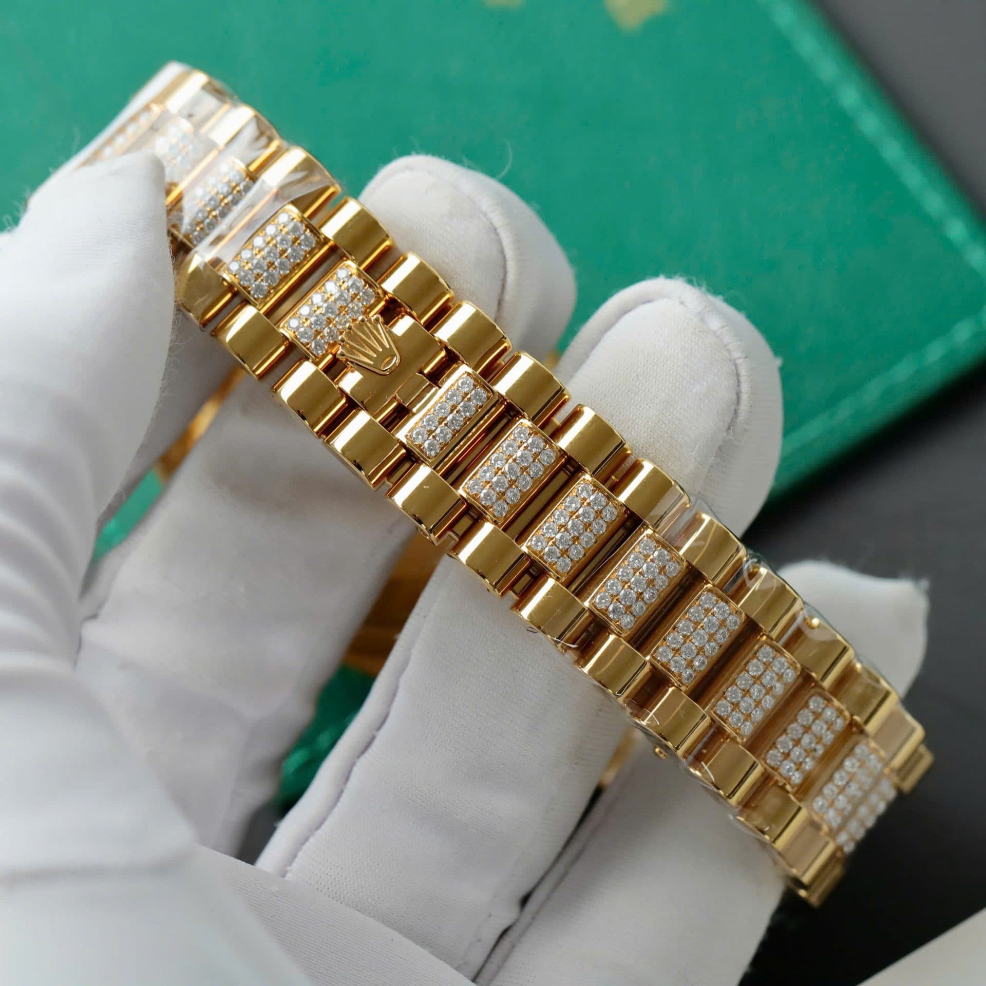 Dong-Ho-Rolex-Day-Date-Che-Tac-Mat-Xanh-Ombre-Boc-Vang-That-Dinh-Kim-Cuong-Moissanite-36mm-10-1