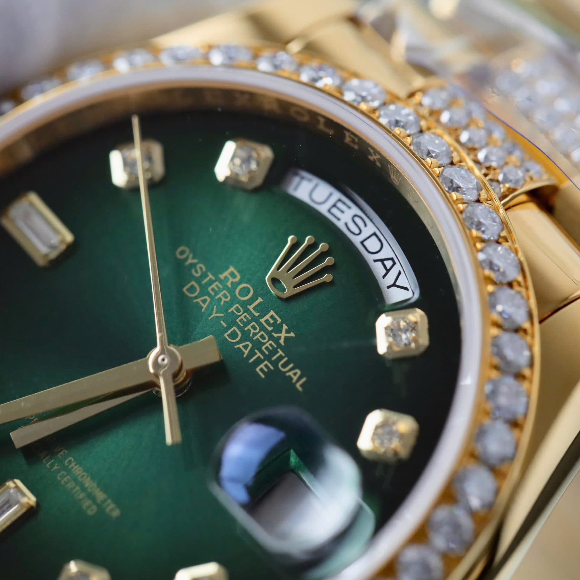 Dong-Ho-Rolex-Day-Date-Che-Tac-Mat-Xanh-Ombre-Boc-Vang-That-Dinh-Kim-Cuong-Moissanite-36mm-6-1
