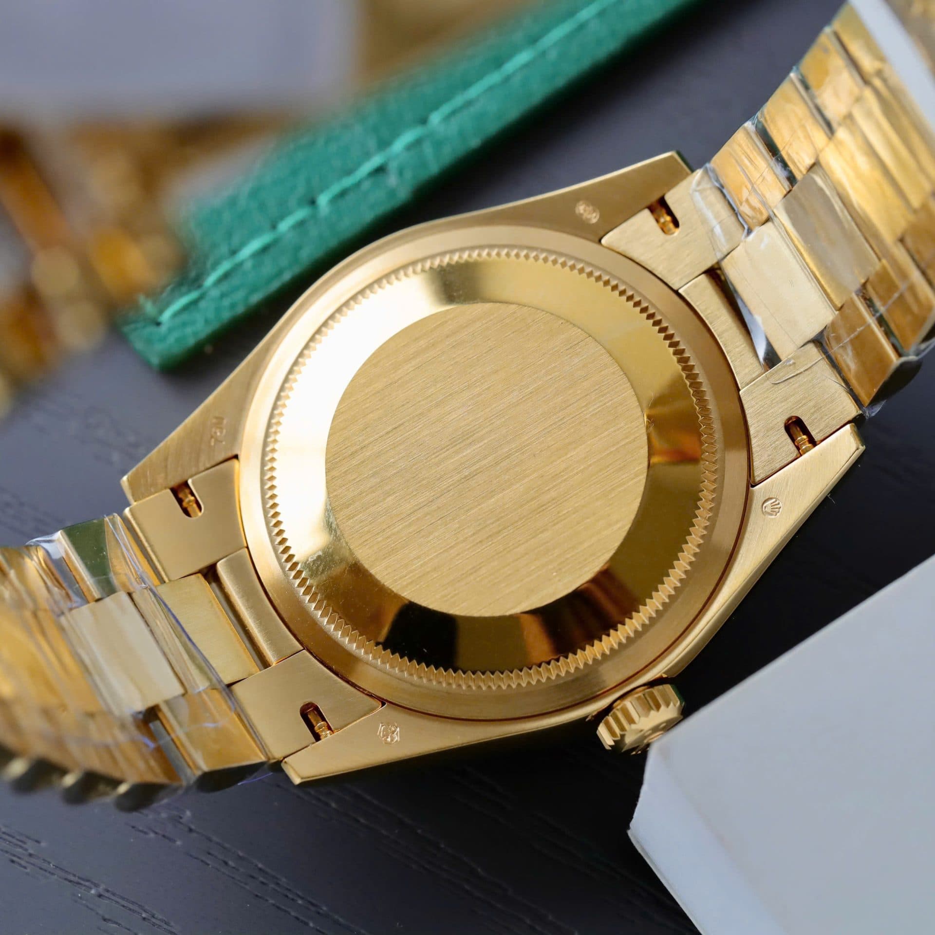 Dong-Ho-Rolex-Day-Date-Che-Tac-Mat-Xanh-Ombre-Boc-Vang-That-Dinh-Kim-Cuong-Moissanite-36mm-8-1