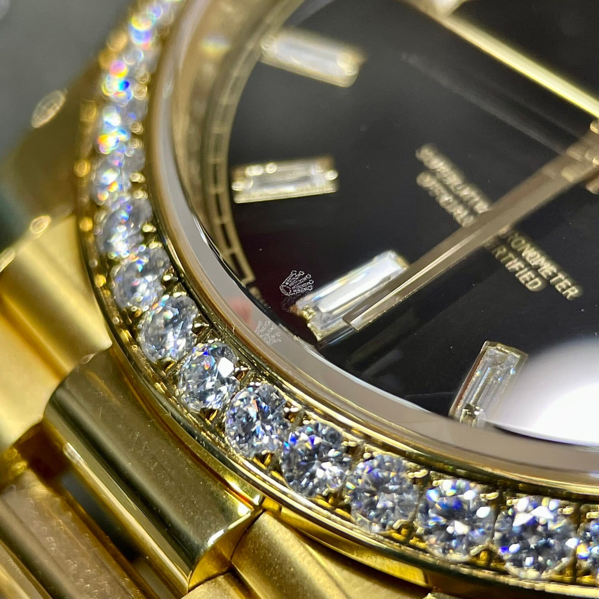 Dong-Ho-Rolex-Day-Date-Dinh-Kim-Cuong-Moissanite-Mat-Den-40mm-1-scaled-1