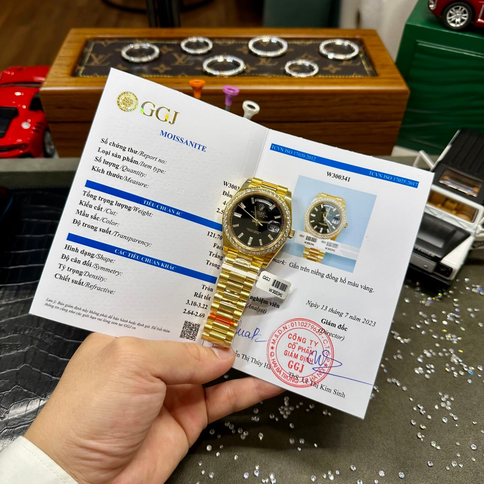 Dong-Ho-Rolex-Day-Date-Dinh-Kim-Cuong-Moissanite-Mat-Den-40mm-2-scaled-1