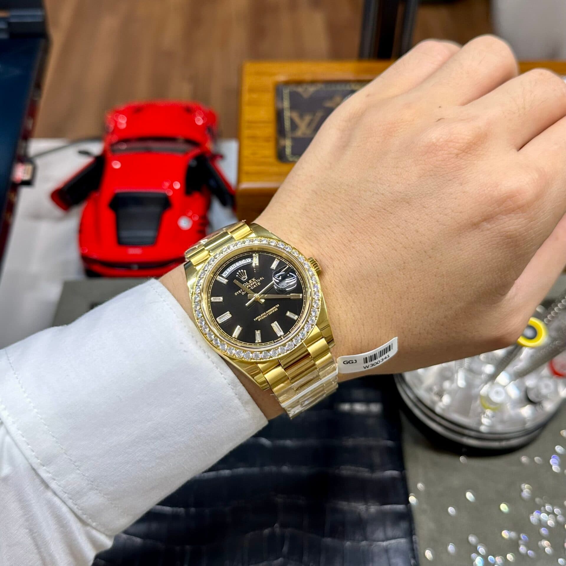 Dong-Ho-Rolex-Day-Date-Dinh-Kim-Cuong-Moissanite-Mat-Den-40mm-3-scaled-1