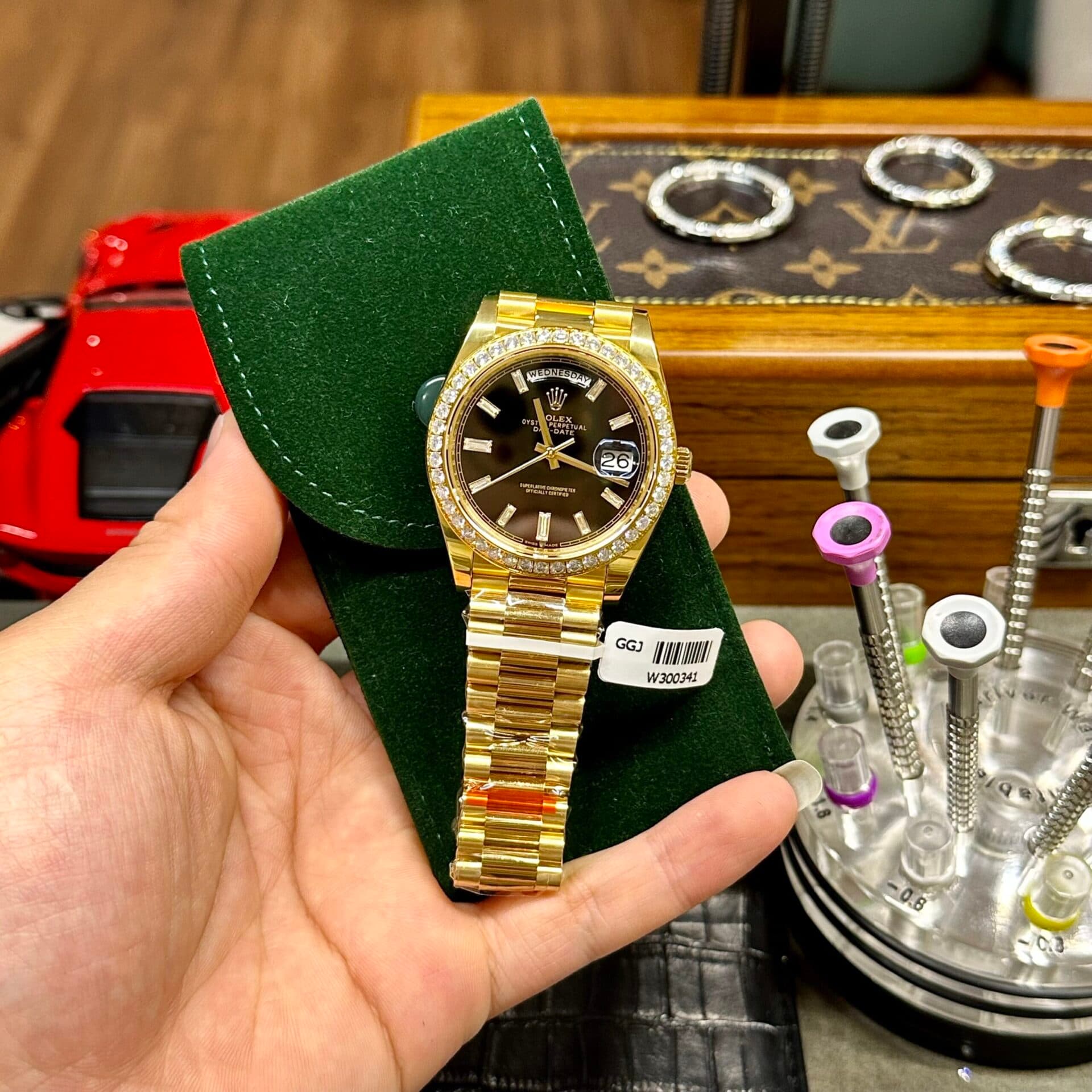 Dong-Ho-Rolex-Day-Date-Dinh-Kim-Cuong-Moissanite-Mat-Den-40mm-4-scaled-1