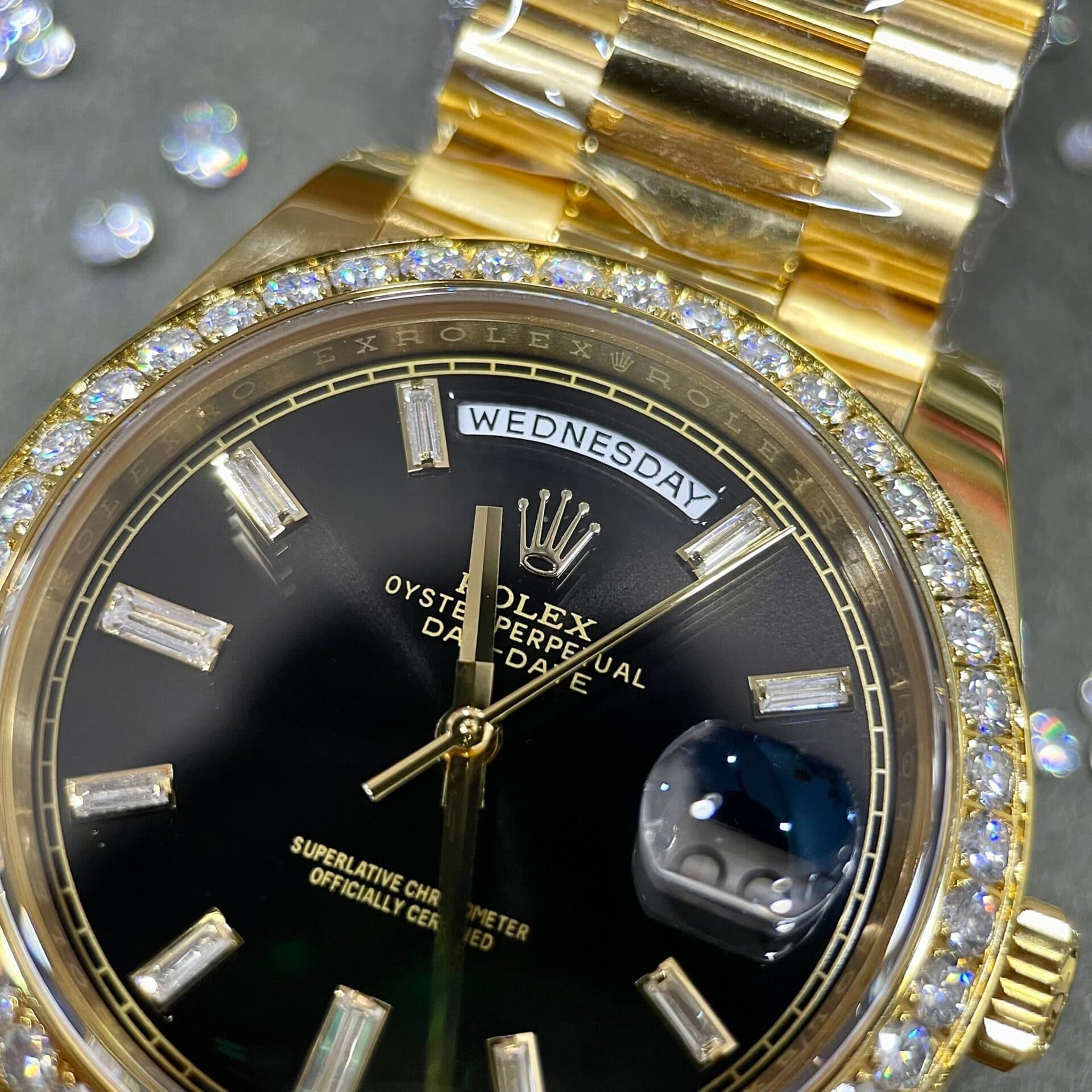 Dong-Ho-Rolex-Day-Date-Dinh-Kim-Cuong-Moissanite-Mat-Den-40mm-6-scaled-1