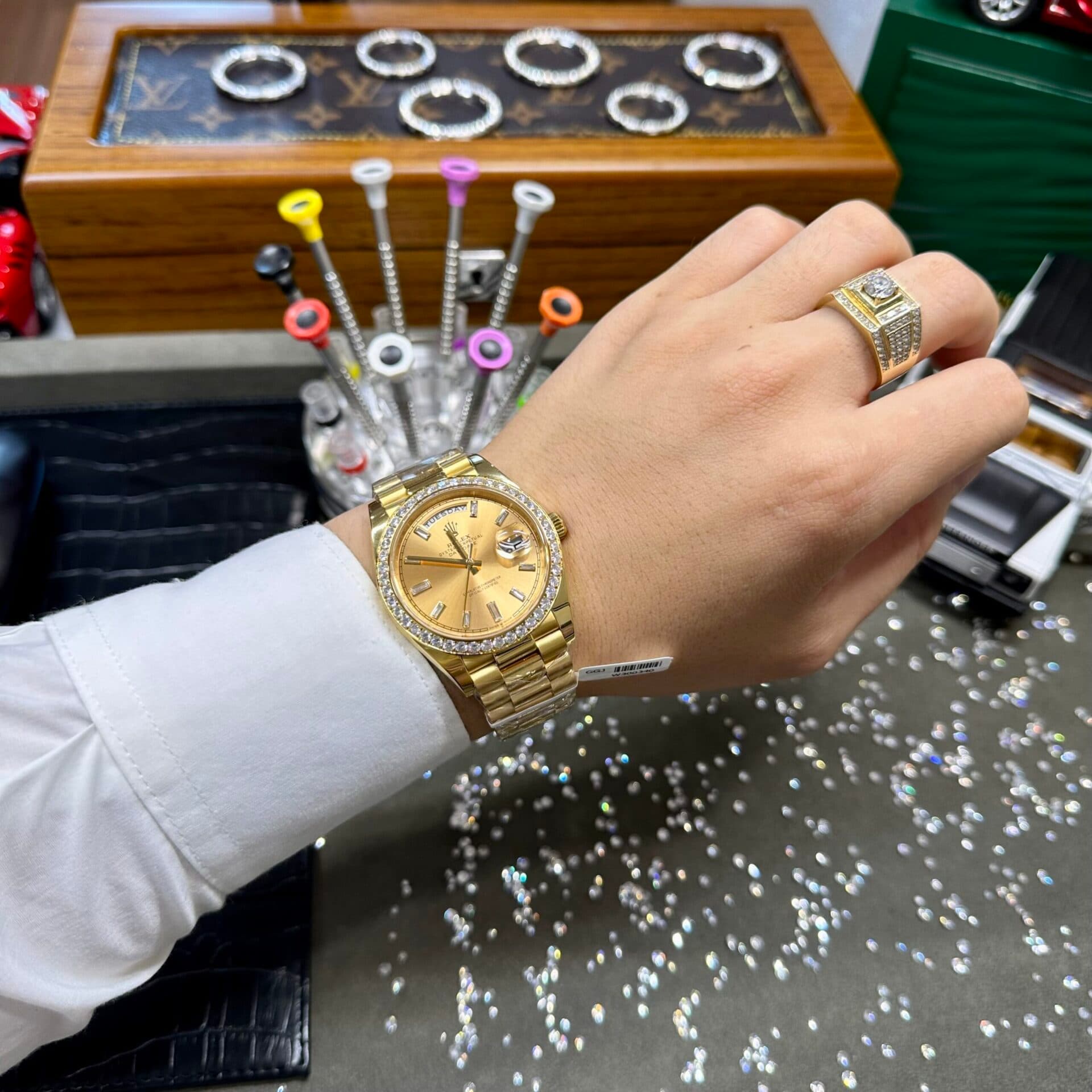 Dong-Ho-Rolex-Day-Date-Do-Kim-Cuong-Moissanite-EWF-40mm-2-scaled-1
