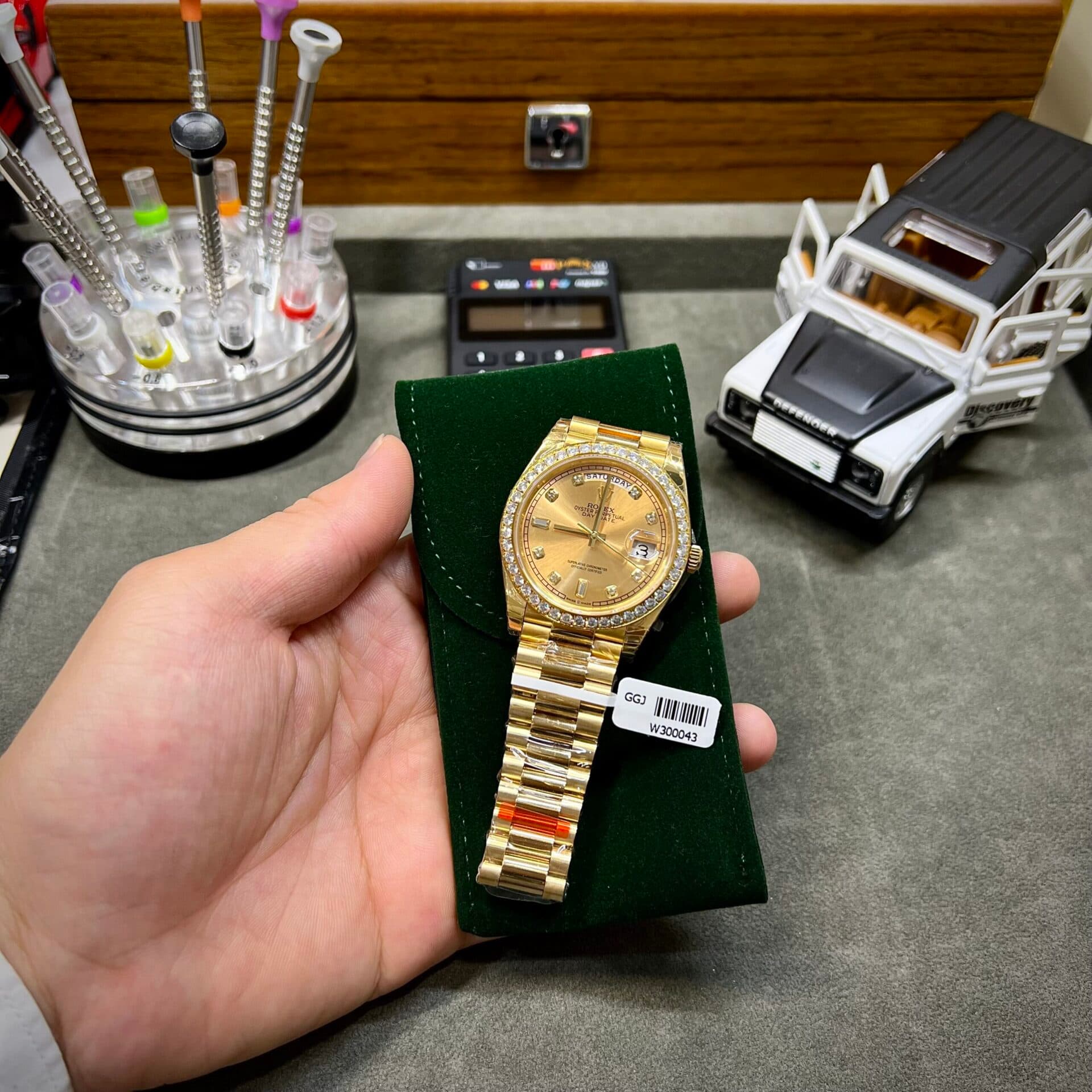 Dong-Ho-Rolex-Day-Date-Do-Kim-Moissanite-Rep-11-40mm-3-scaled-1