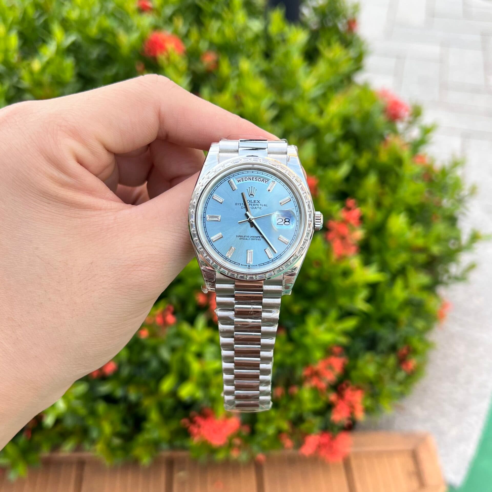 Dong-Ho-Rolex-Day-Date-Ice-Blue-Dinh-Da-Baguette-EW-40mm-2-1