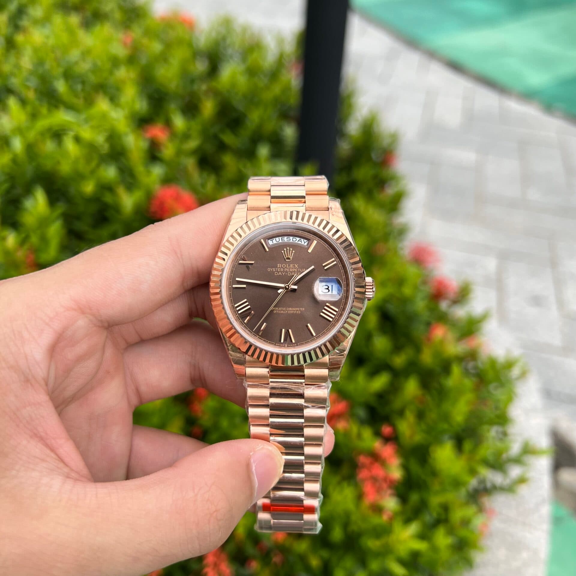 Dong-Ho-Rolex-Day-Date-Mat-Chocolate-Coc-So-La-Ma-EW-40mm-1-1