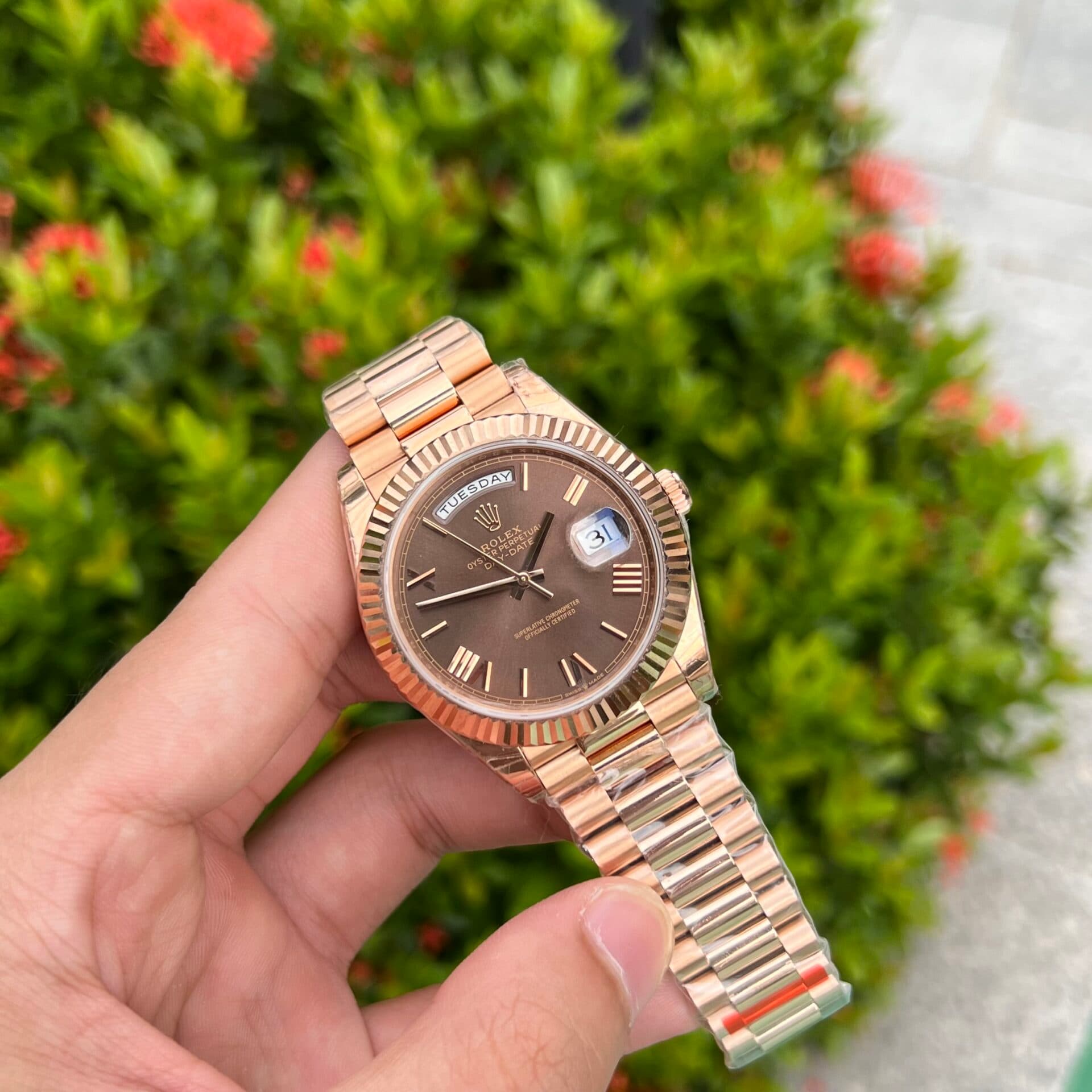 Dong-Ho-Rolex-Day-Date-Mat-Chocolate-Coc-So-La-Ma-EW-40mm-2-1