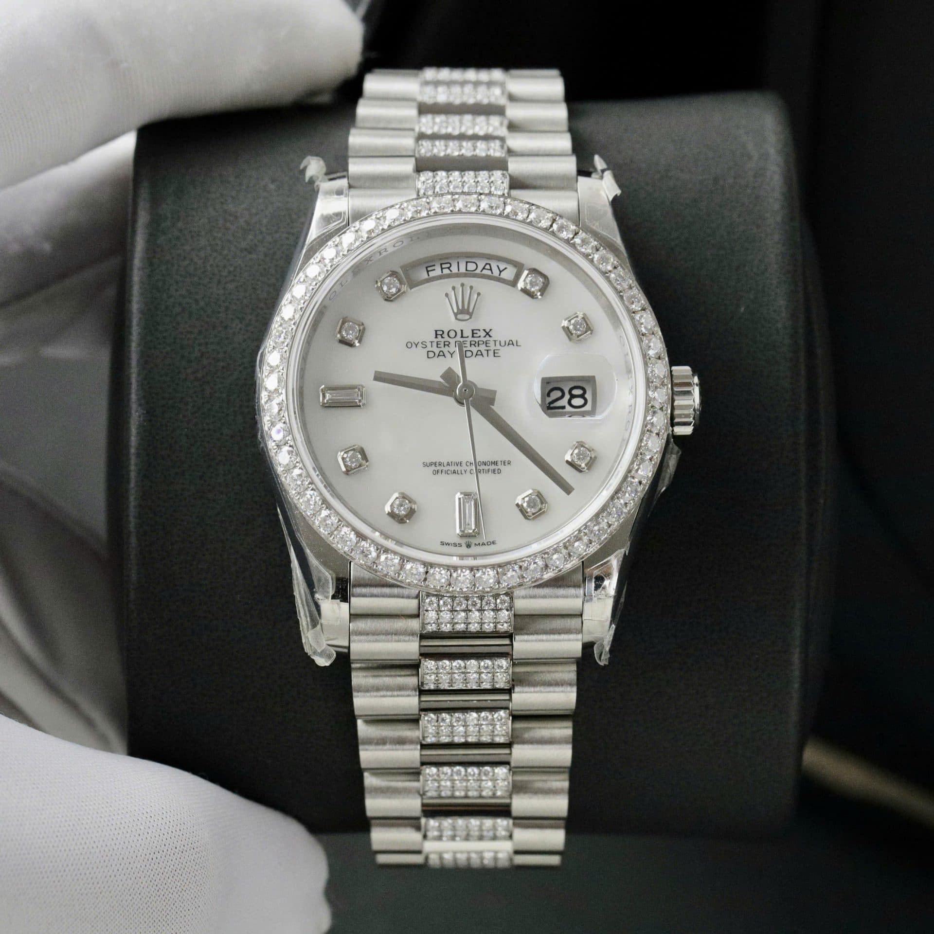Dong-Ho-Rolex-Day-Date-Mat-MOP-Che-Tac-Dinh-Kim-Cuong-Moissanite-36mm-2-1