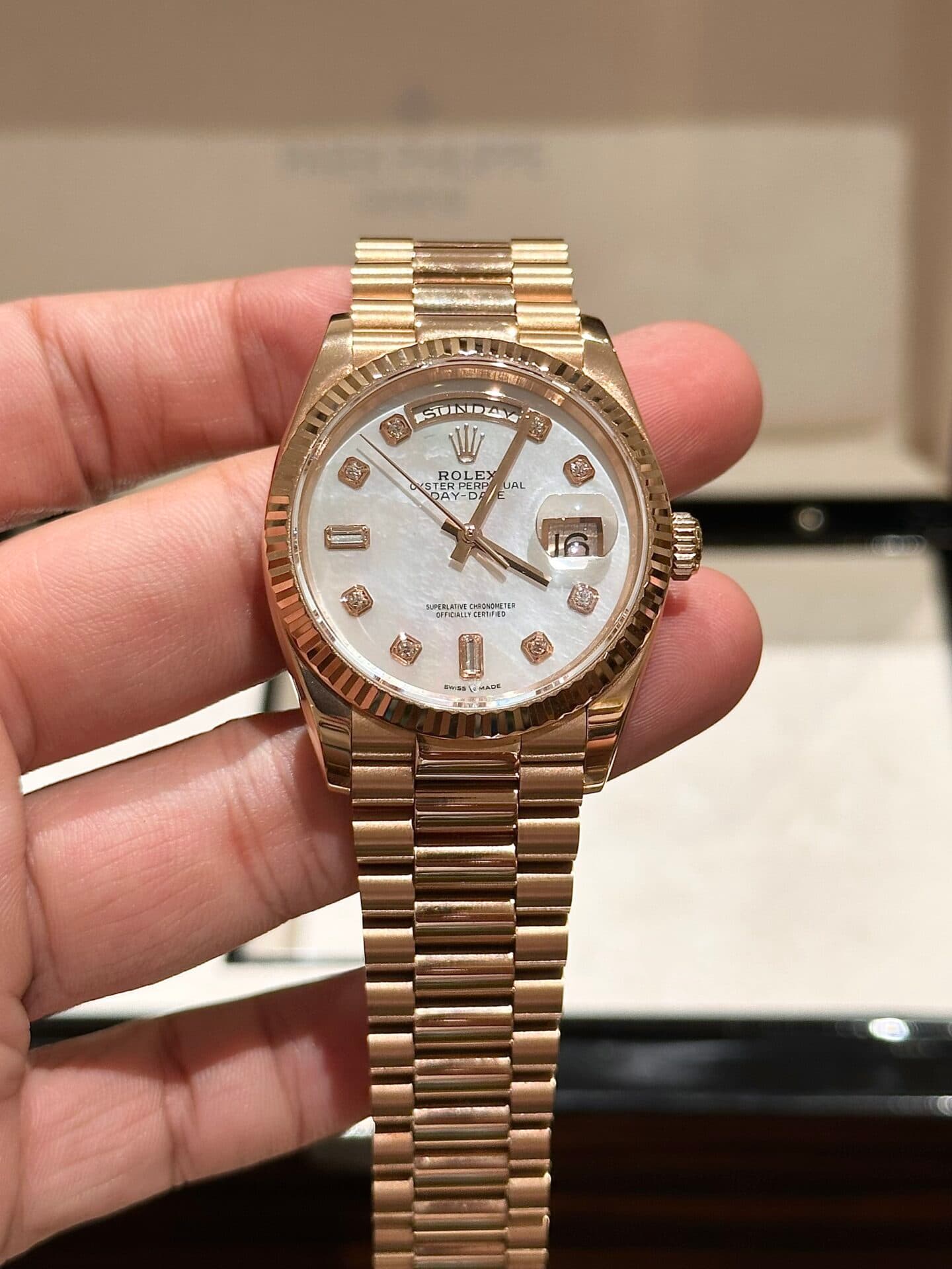 Dong-Ho-Rolex-Day-Date-Mat-Xa-Cu-RoseGold-Fake-11-EW-36mm-1-1