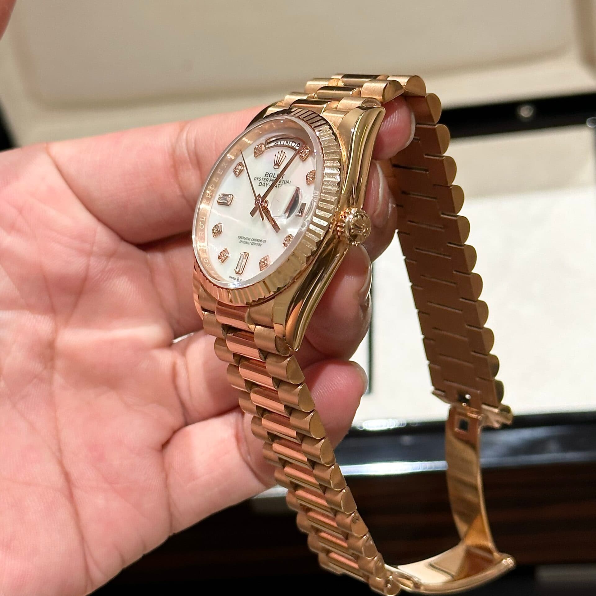 Dong-Ho-Rolex-Day-Date-Mat-Xa-Cu-RoseGold-Fake-11-EW-36mm-2-1