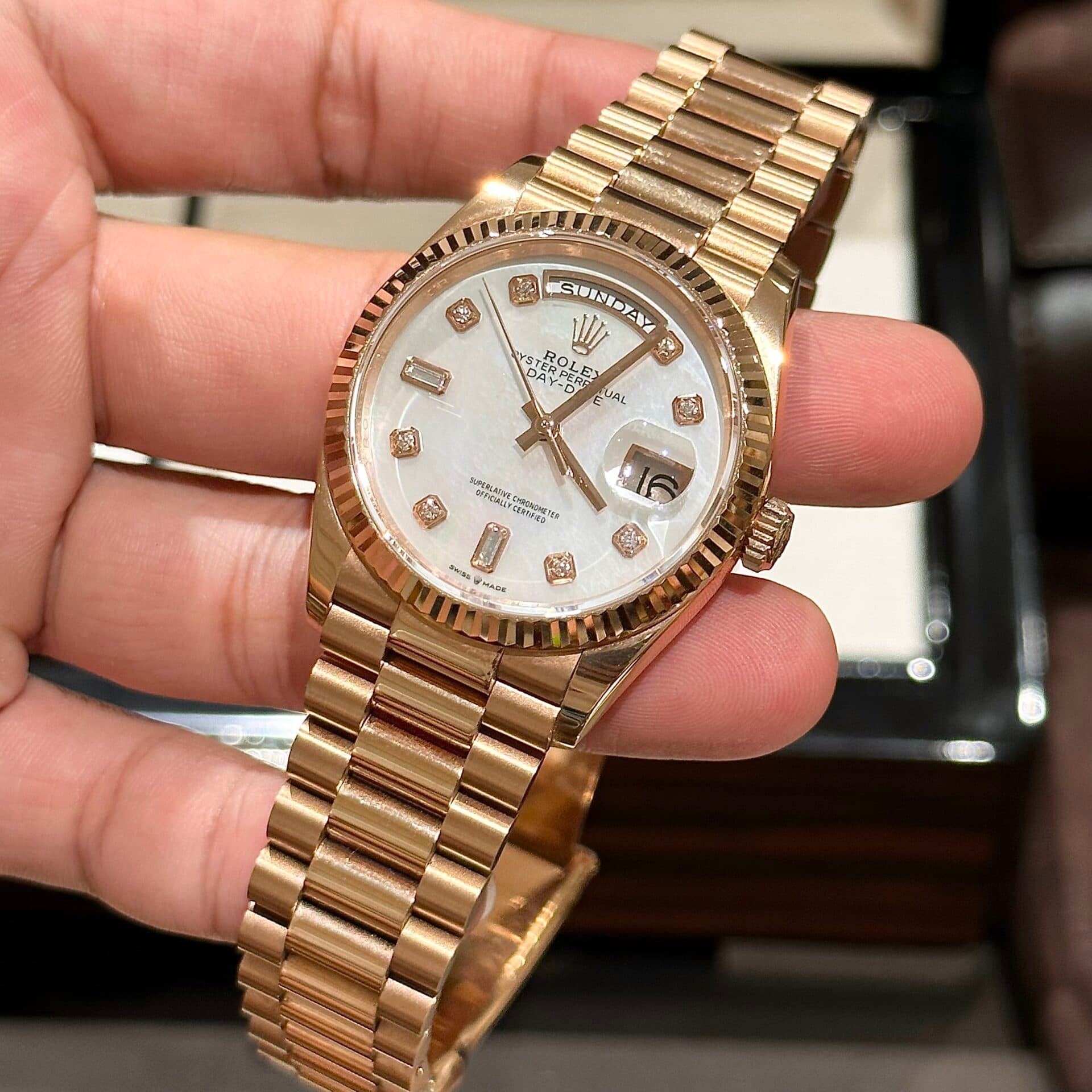 Dong-Ho-Rolex-Day-Date-Mat-Xa-Cu-RoseGold-Fake-11-EW-36mm-3-1