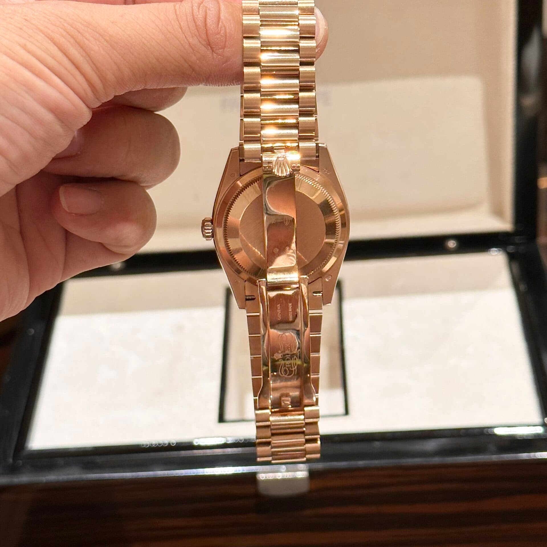 Dong-Ho-Rolex-Day-Date-Mat-Xa-Cu-RoseGold-Fake-11-EW-36mm-4-1