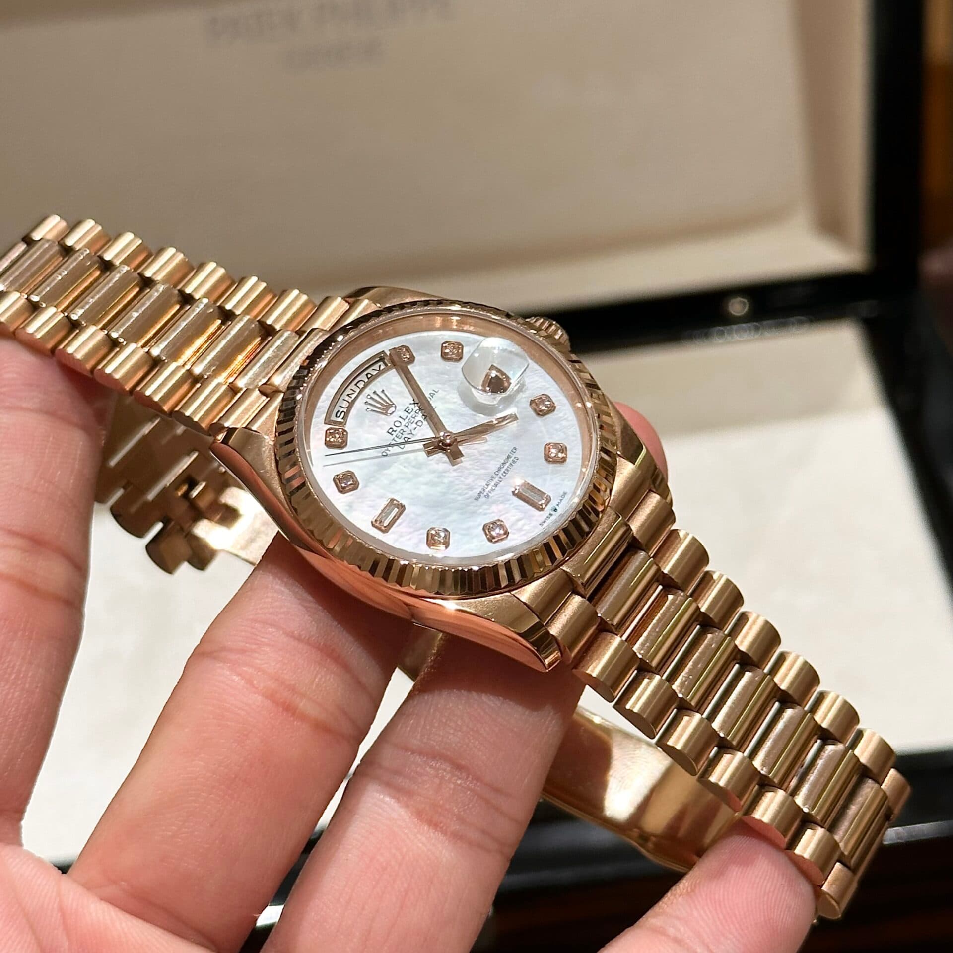 Dong-Ho-Rolex-Day-Date-Mat-Xa-Cu-RoseGold-Fake-11-EW-36mm-5-1