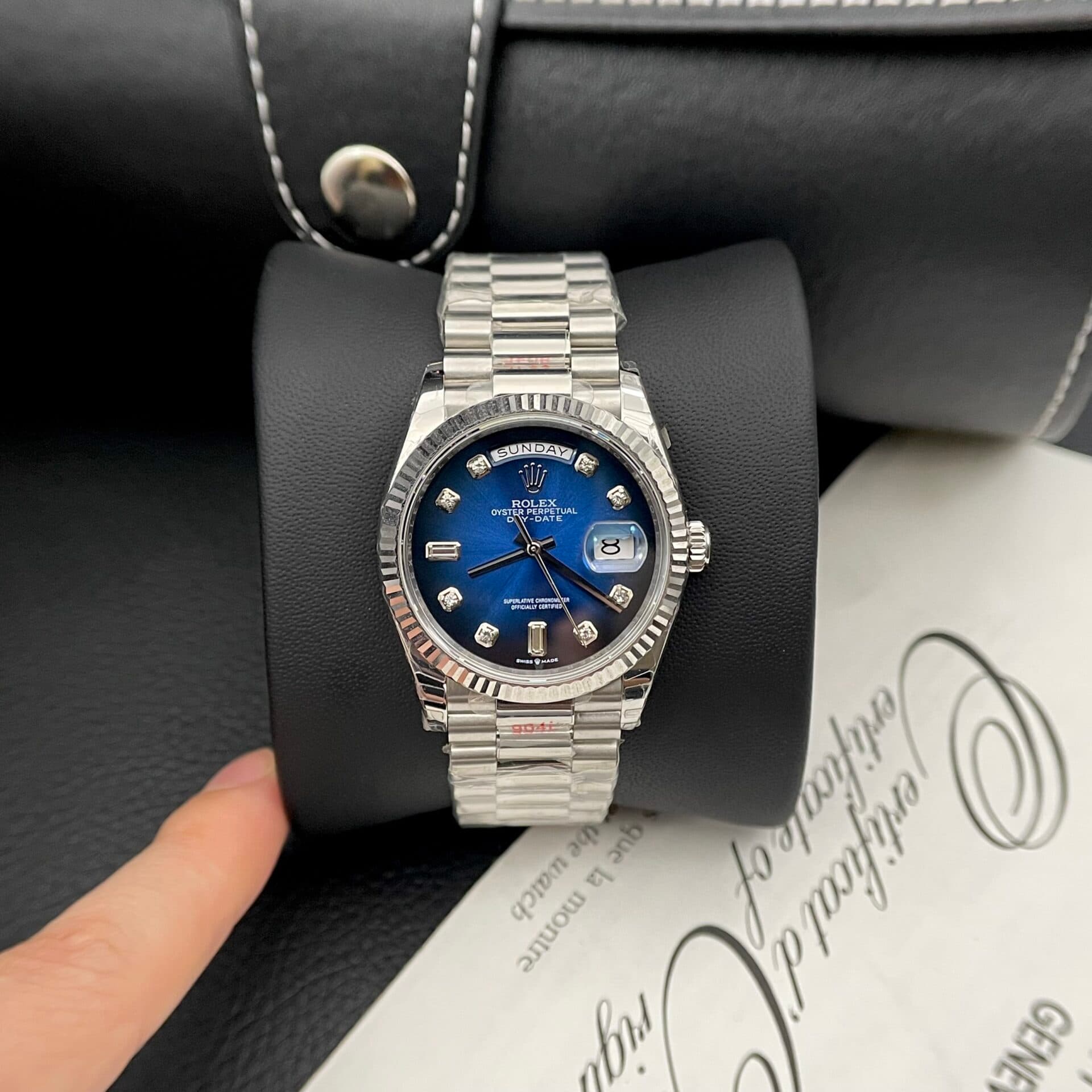 Dong-Ho-Rolex-Day-Date-Mat-Xanh-Duong-Fake-11-Nha-May-EW-36mm-4-1
