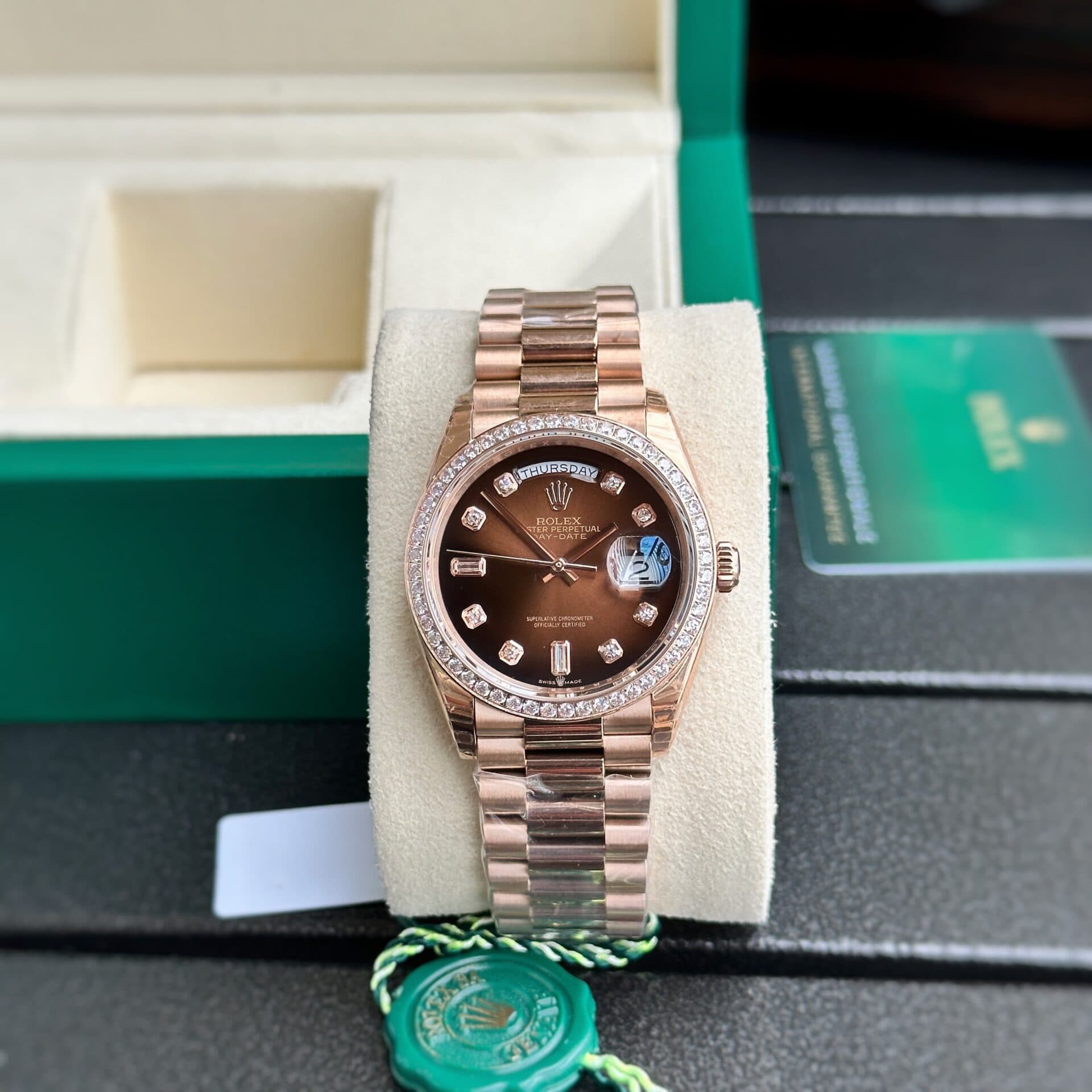 Dong-Ho-Rolex-Day-Date-Nam-Dinh-Da-Mat-Chocolate-EW-Factory-36mm-1-1