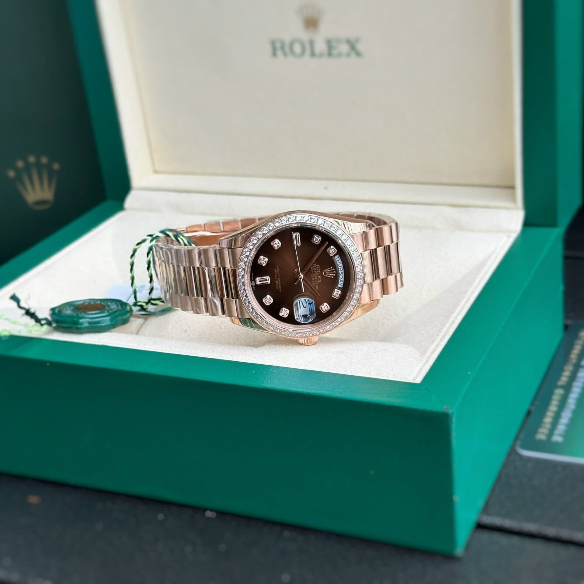 Dong-Ho-Rolex-Day-Date-Nam-Dinh-Da-Mat-Chocolate-EW-Factory-36mm-2-1