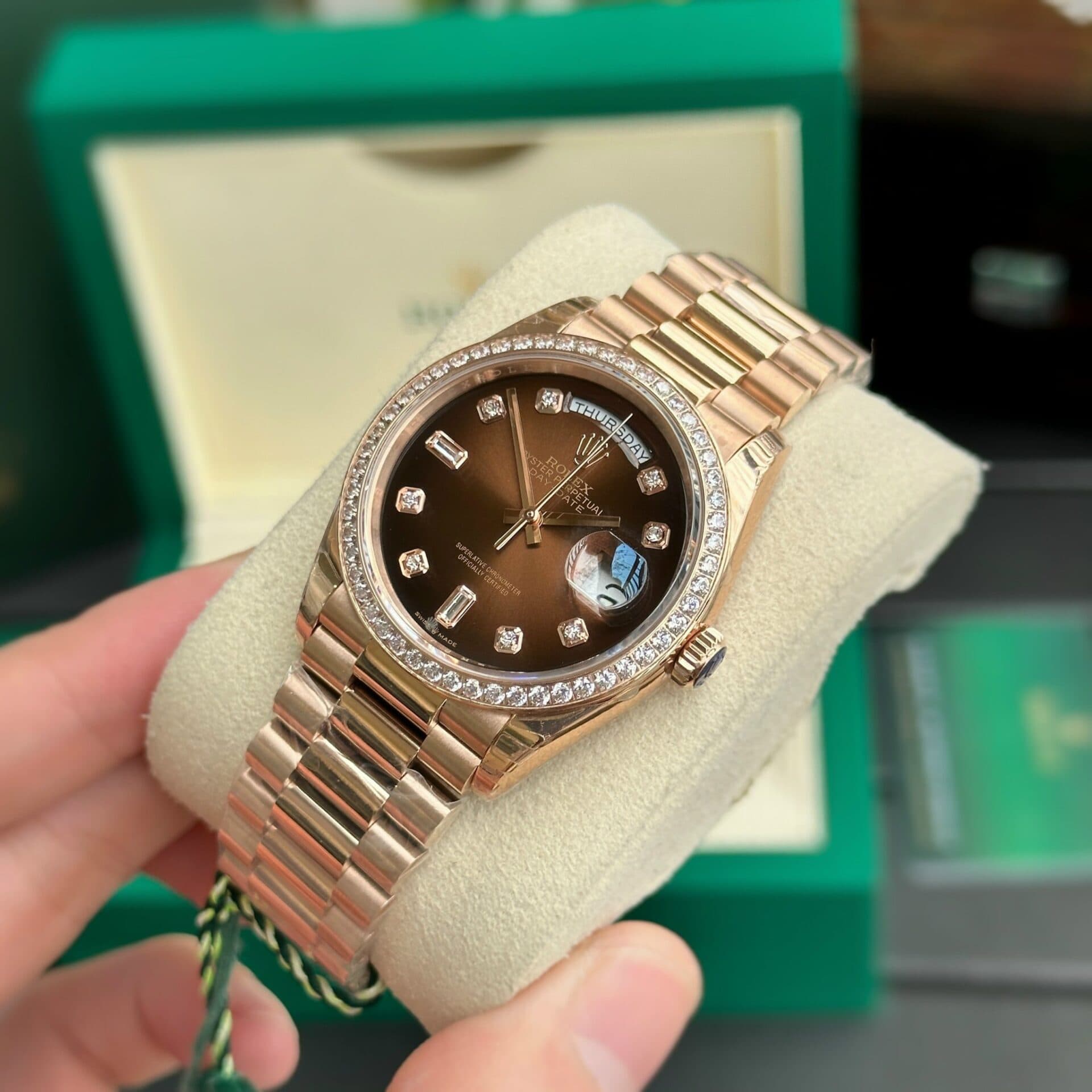 Dong-Ho-Rolex-Day-Date-Nam-Dinh-Da-Mat-Chocolate-EW-Factory-36mm-3-1