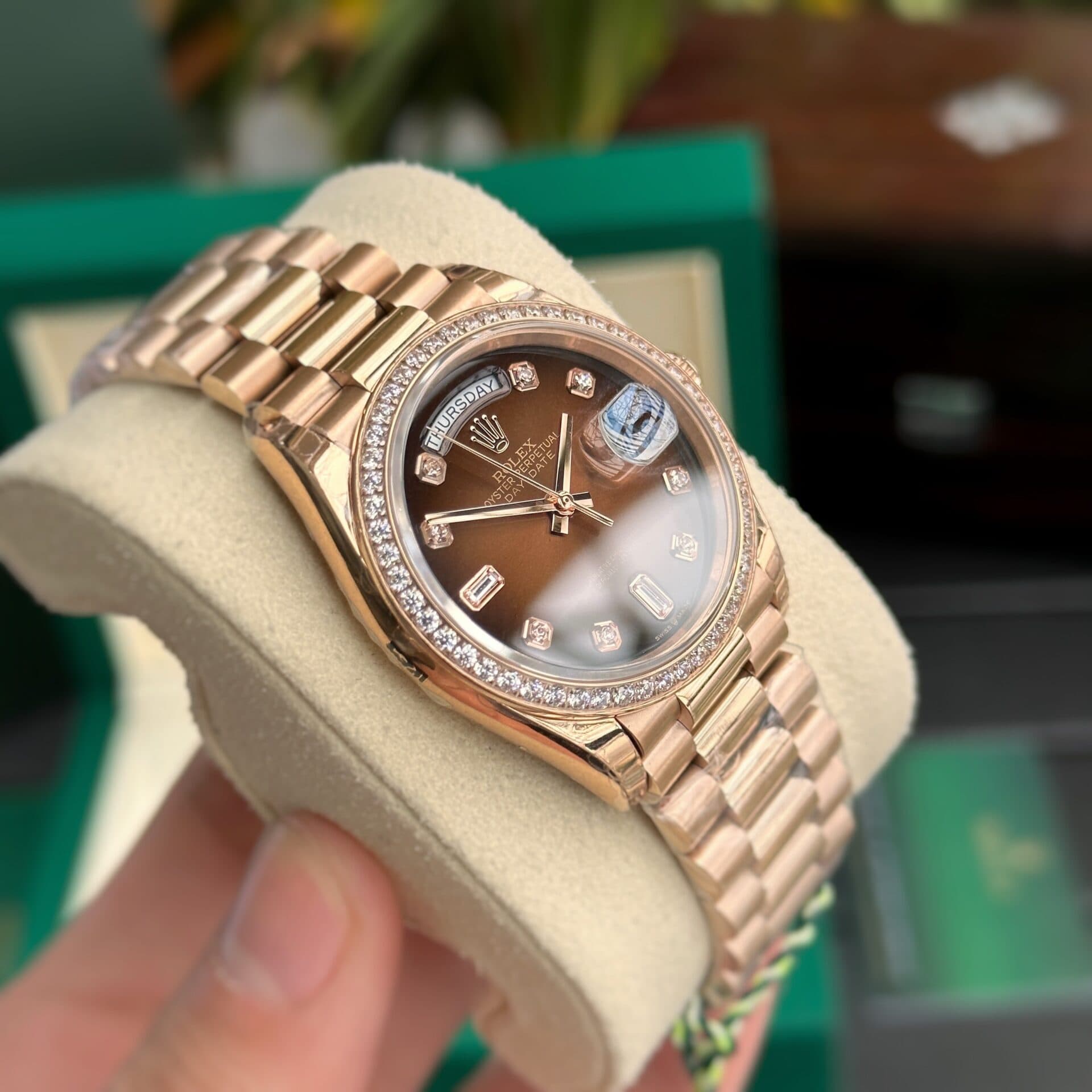 Dong-Ho-Rolex-Day-Date-Nam-Dinh-Da-Mat-Chocolate-EW-Factory-36mm-4-1