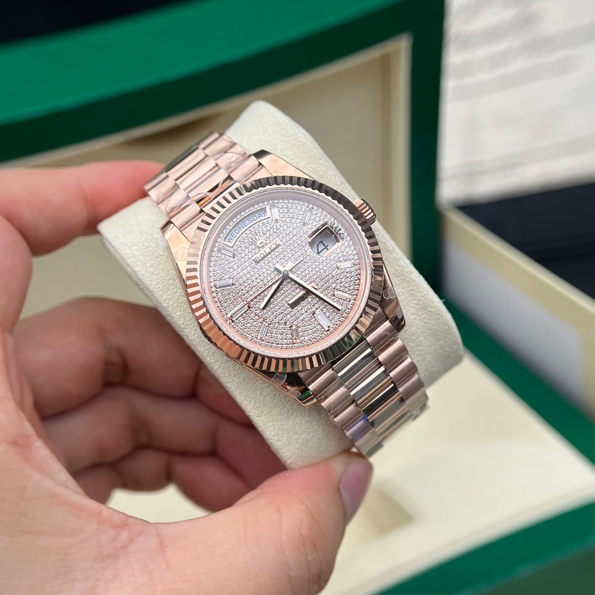 Dong-Ho-Rolex-Day-Date-Nam-Dinh-Da-Replica-11-Nha-May-GM-40mm-3-1
