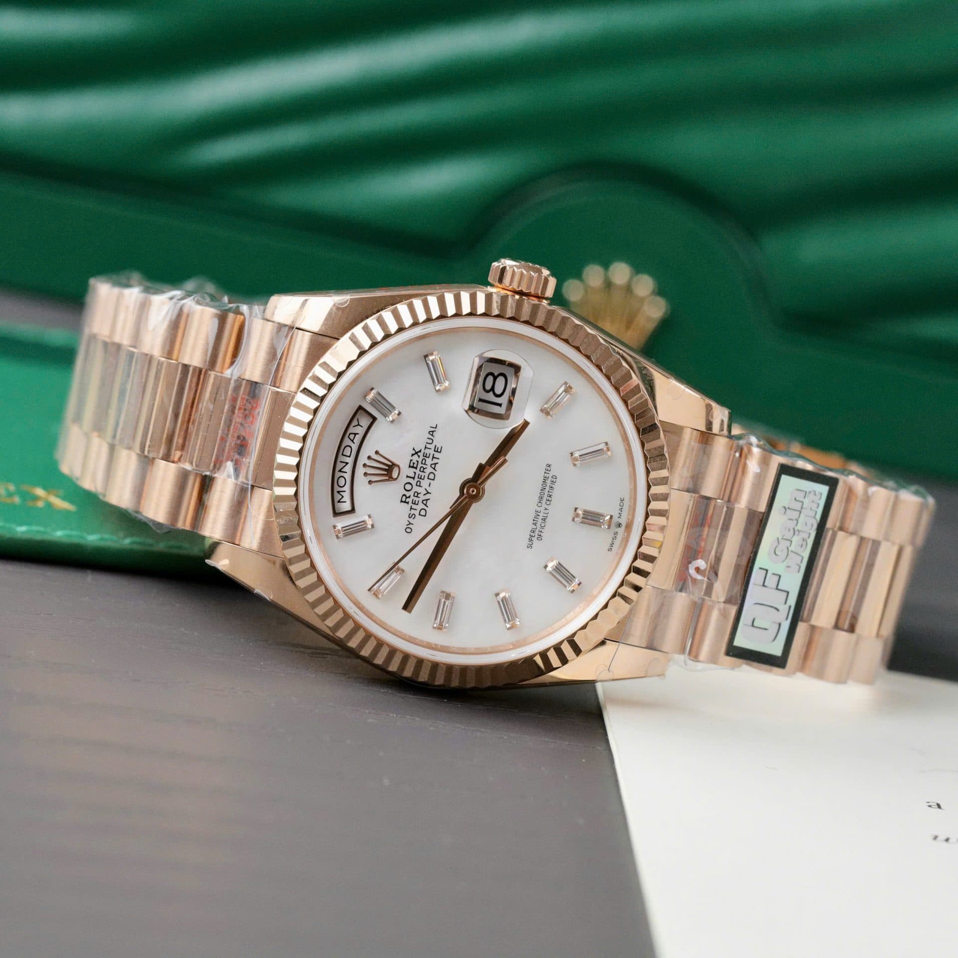Dong-Ho-Rolex-Day-Date-Replica-11-Ma-Vang-Hong-Mat-MOP-Nha-May-QF-36mm-2-1
